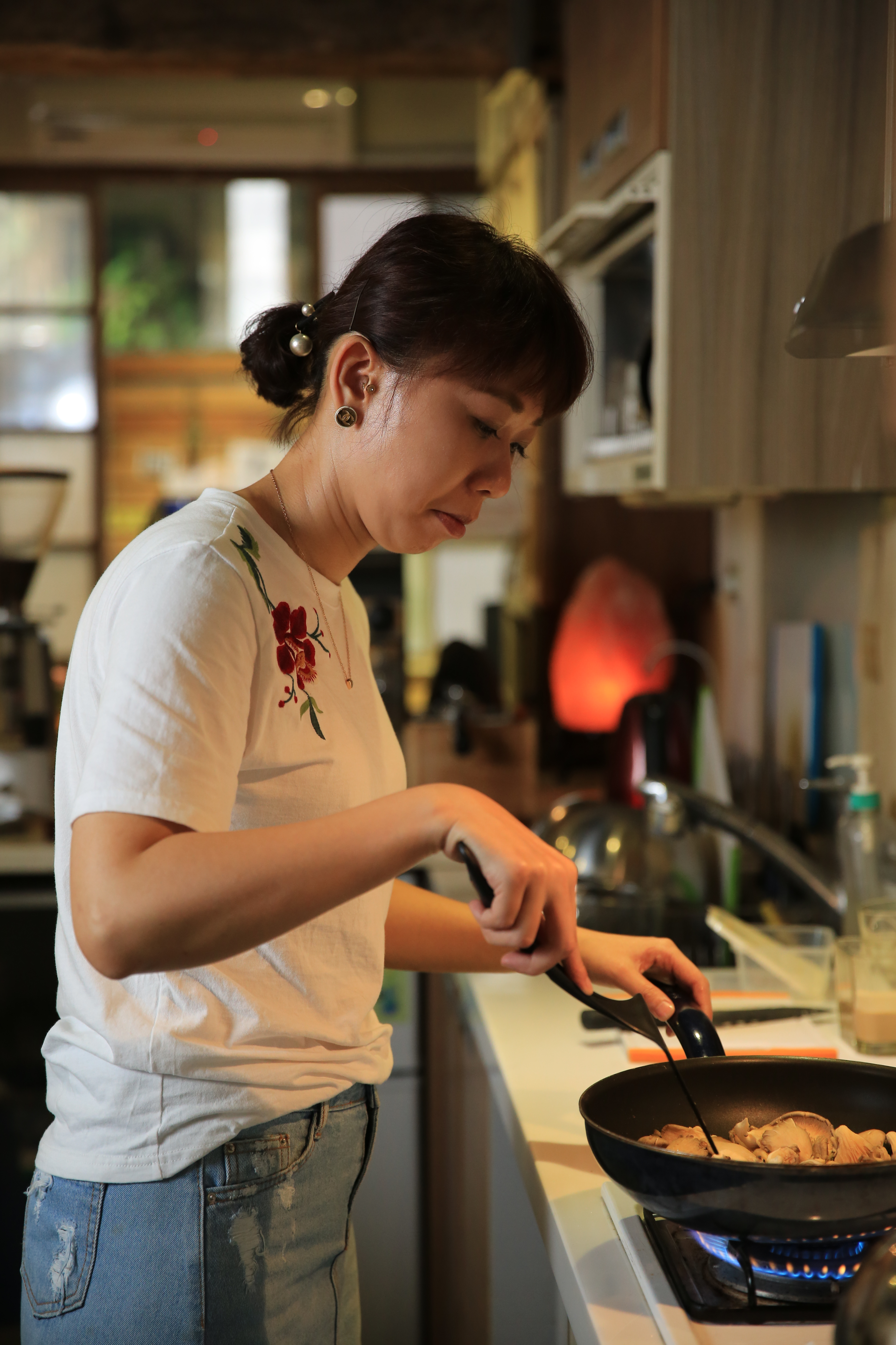 女主人江琇鈴樂在山城生活。