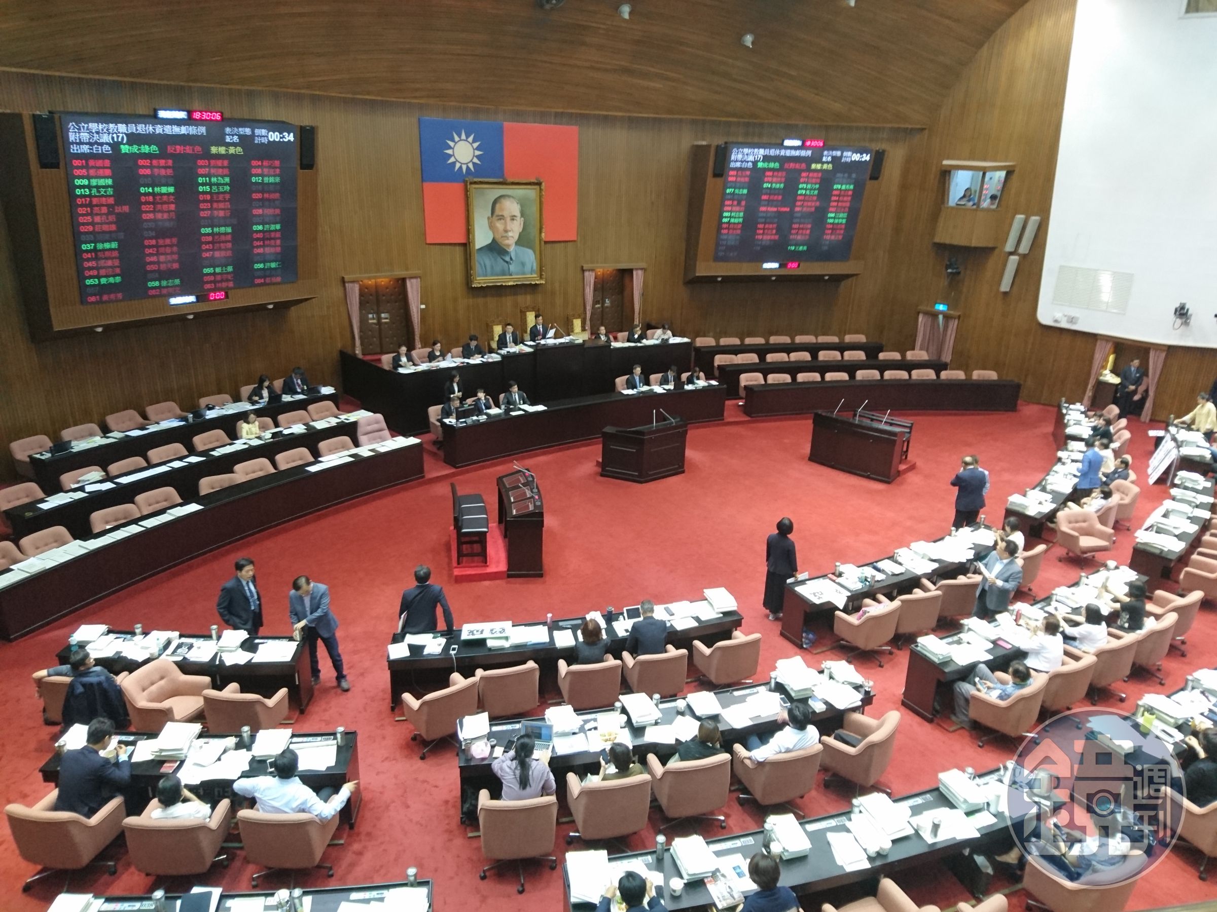 立法院臨時會今三讀《公立學校教職員退休資遣撫卹條例》，18％自2021年起歸零。
