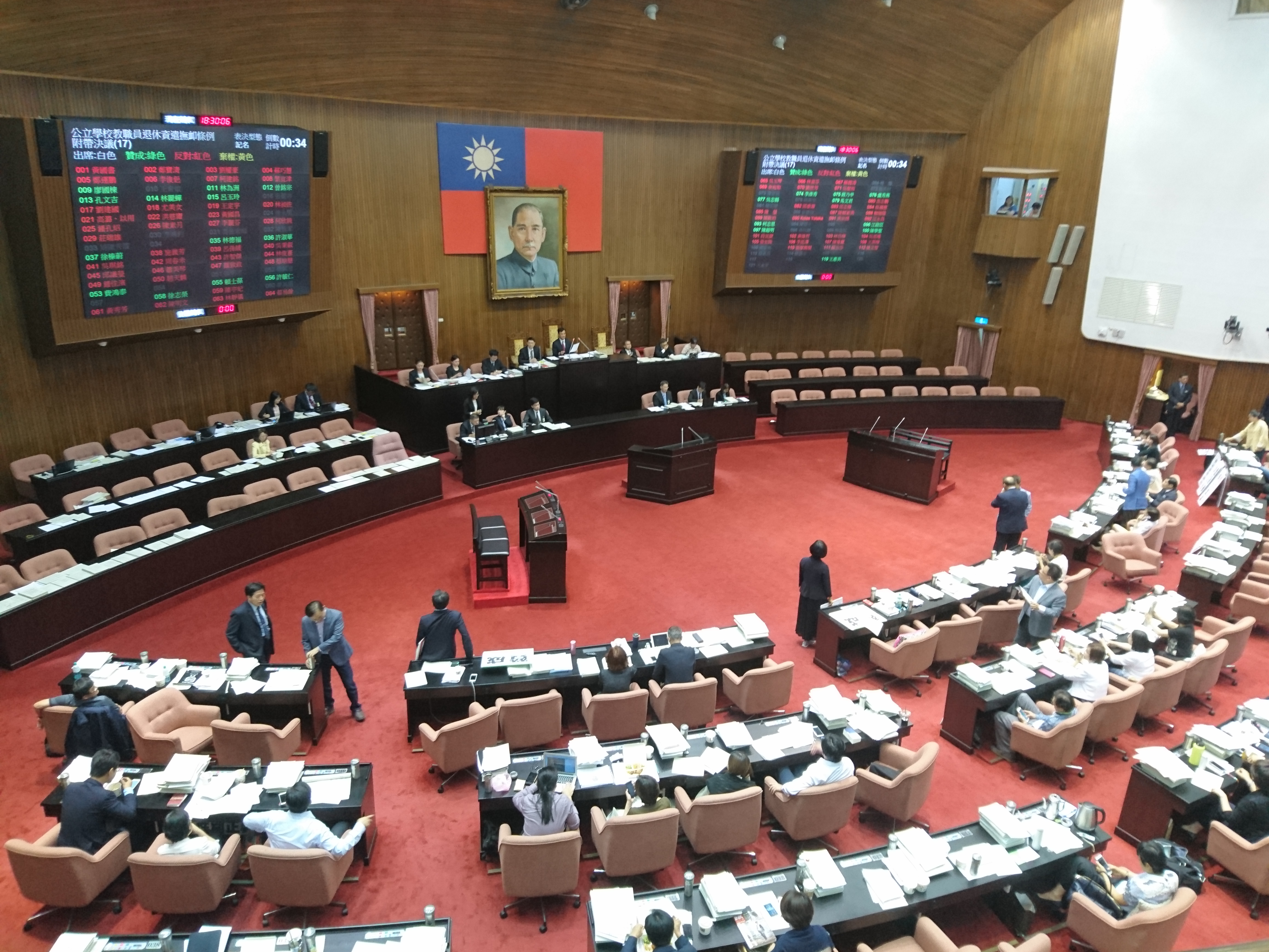 立法院臨時會今三讀《公立學校教職員退休資遣撫卹條例》，18％自2021年起歸零。