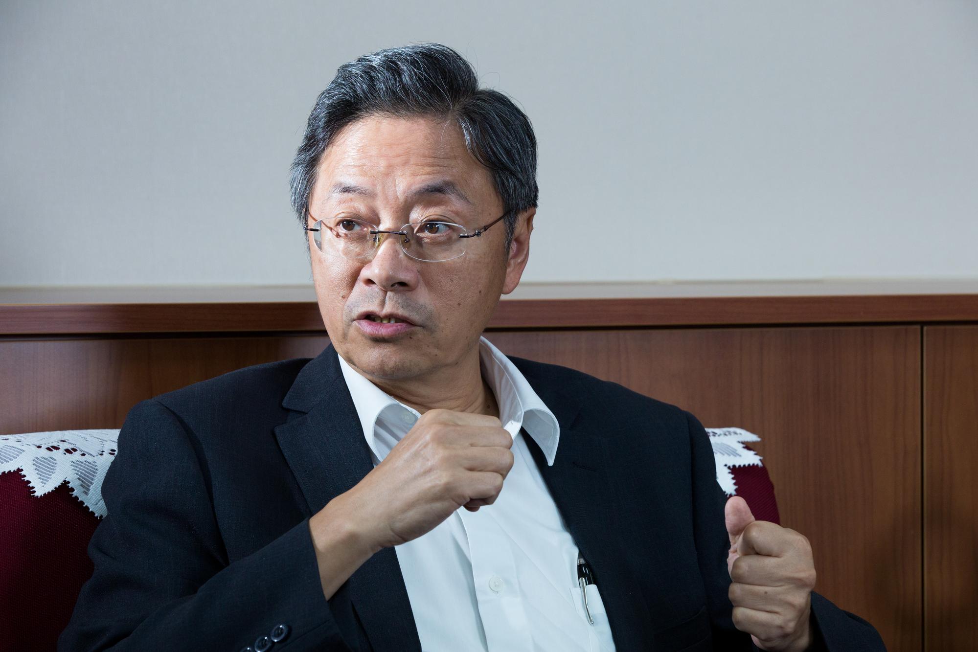 生策會長張善政接受本刊專訪，談起生醫產業，他認為民間問題不需要透過不同平台講2次。