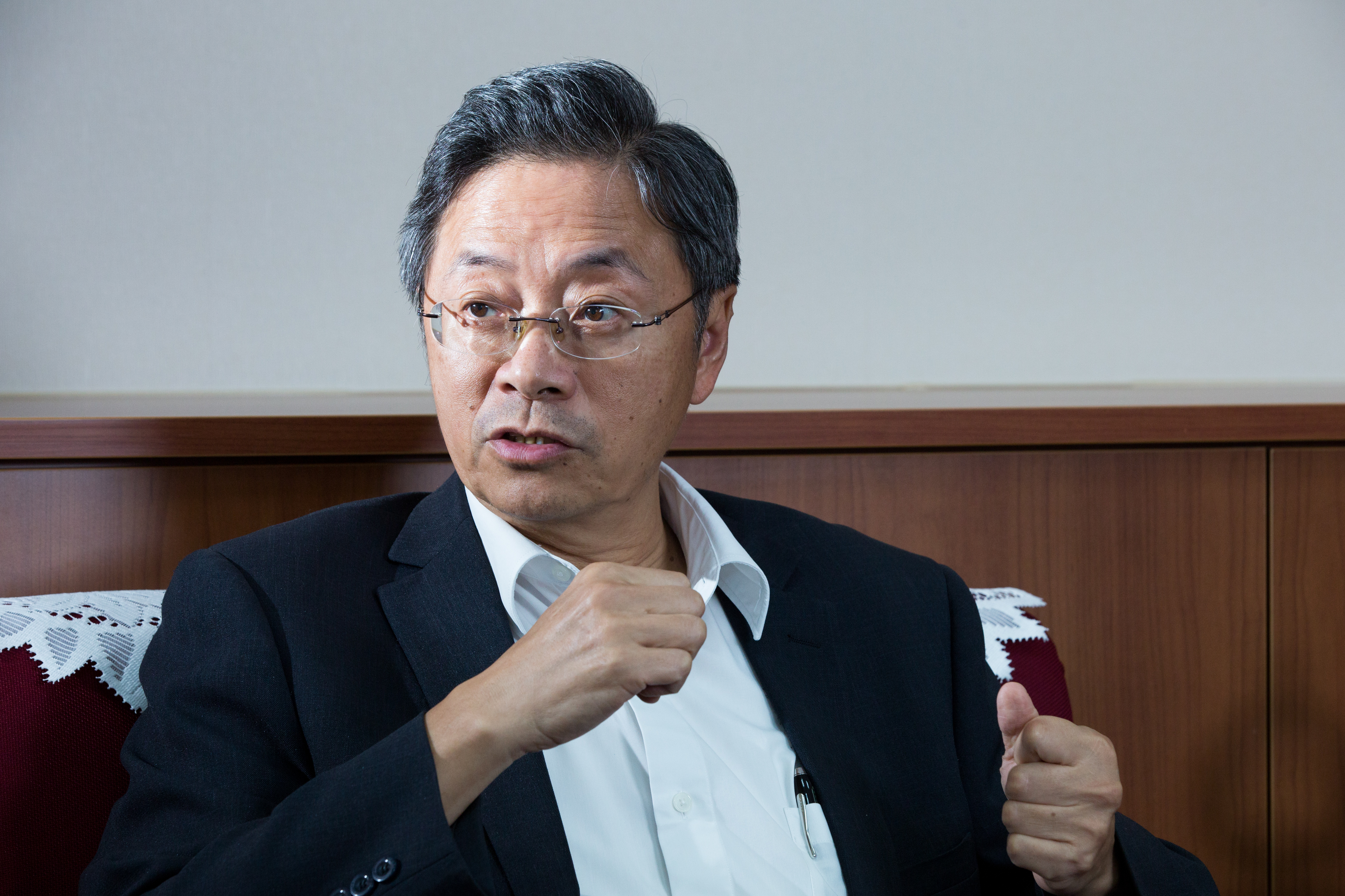 生策會長張善政接受本刊專訪，談起生醫產業，他認為民間問題不需要透過不同平台講2次。