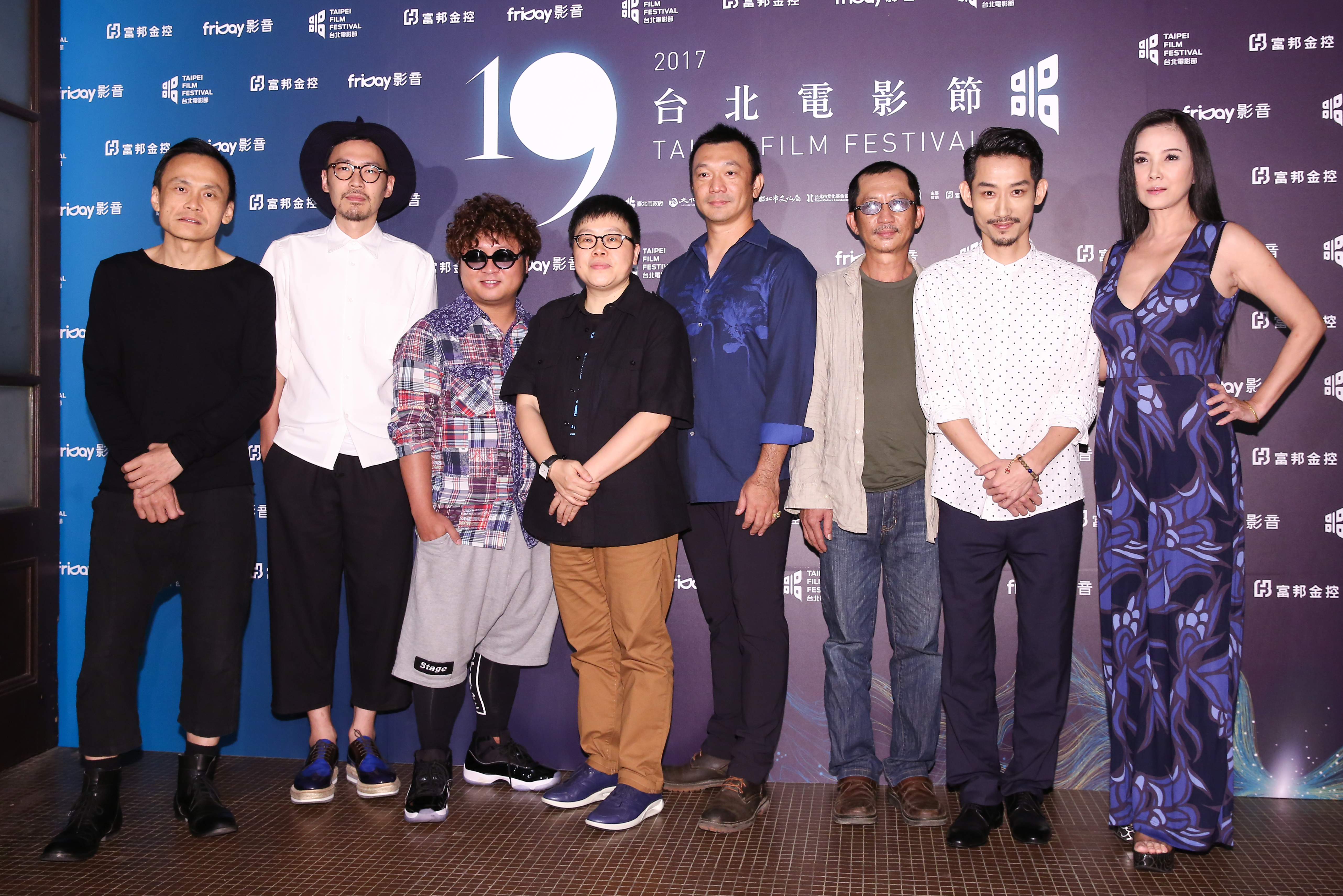 《大佛普拉斯》主要成員，陳以文（左起）張少懷、納豆、監製葉如芬、導演黃信堯、莊益增、陳竹昇、丁國琳。