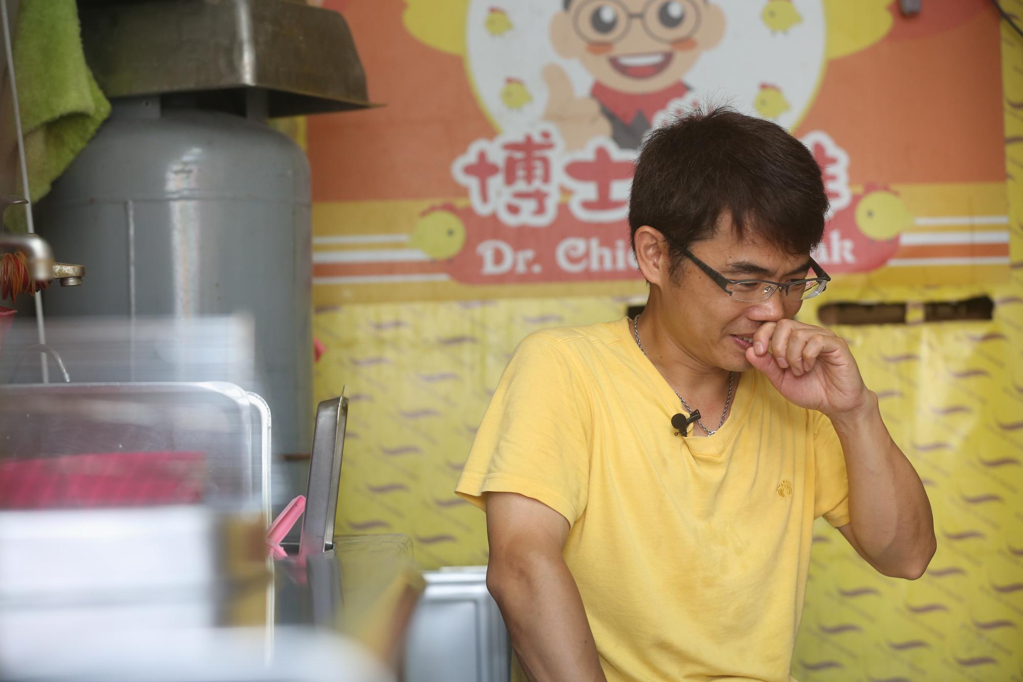 說到前一段婚姻，宋耿郎露出魯蛇表情，與談到學業時的自信，有相當大反差。