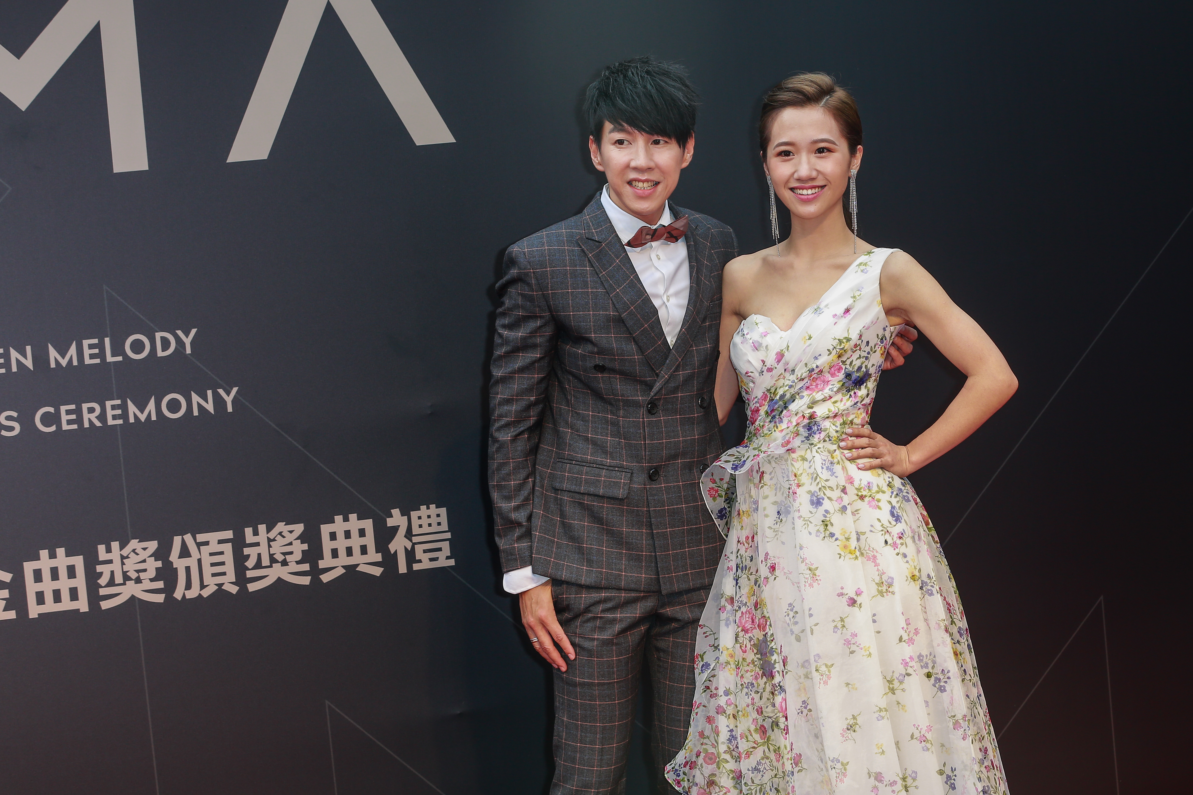 Lulu和Dennis一起主持金曲紅毯，彩排時揮汗如雨，星光大道開始前才能美美上陣。（攝影組）