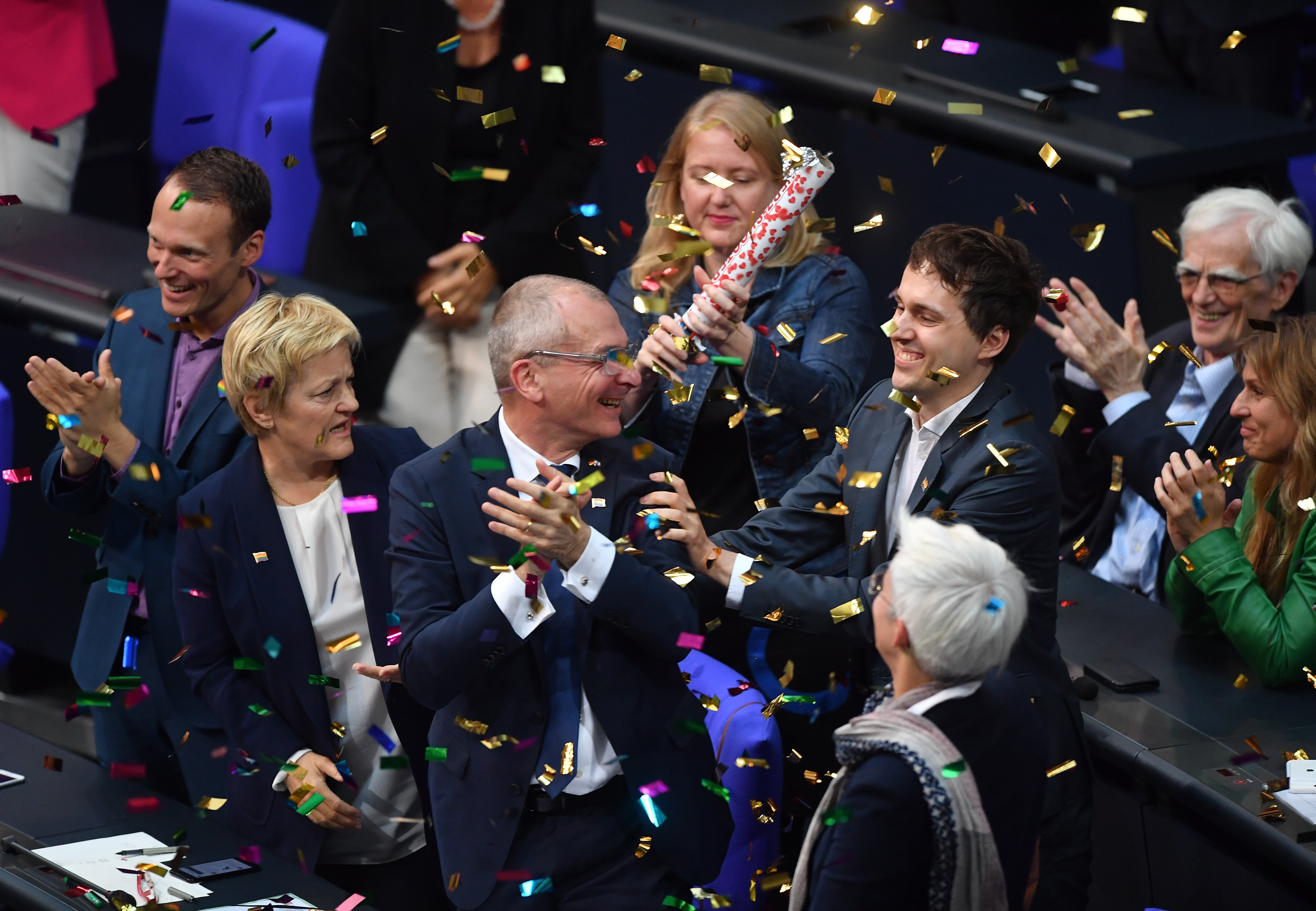 德國議會投票通過同性婚姻。