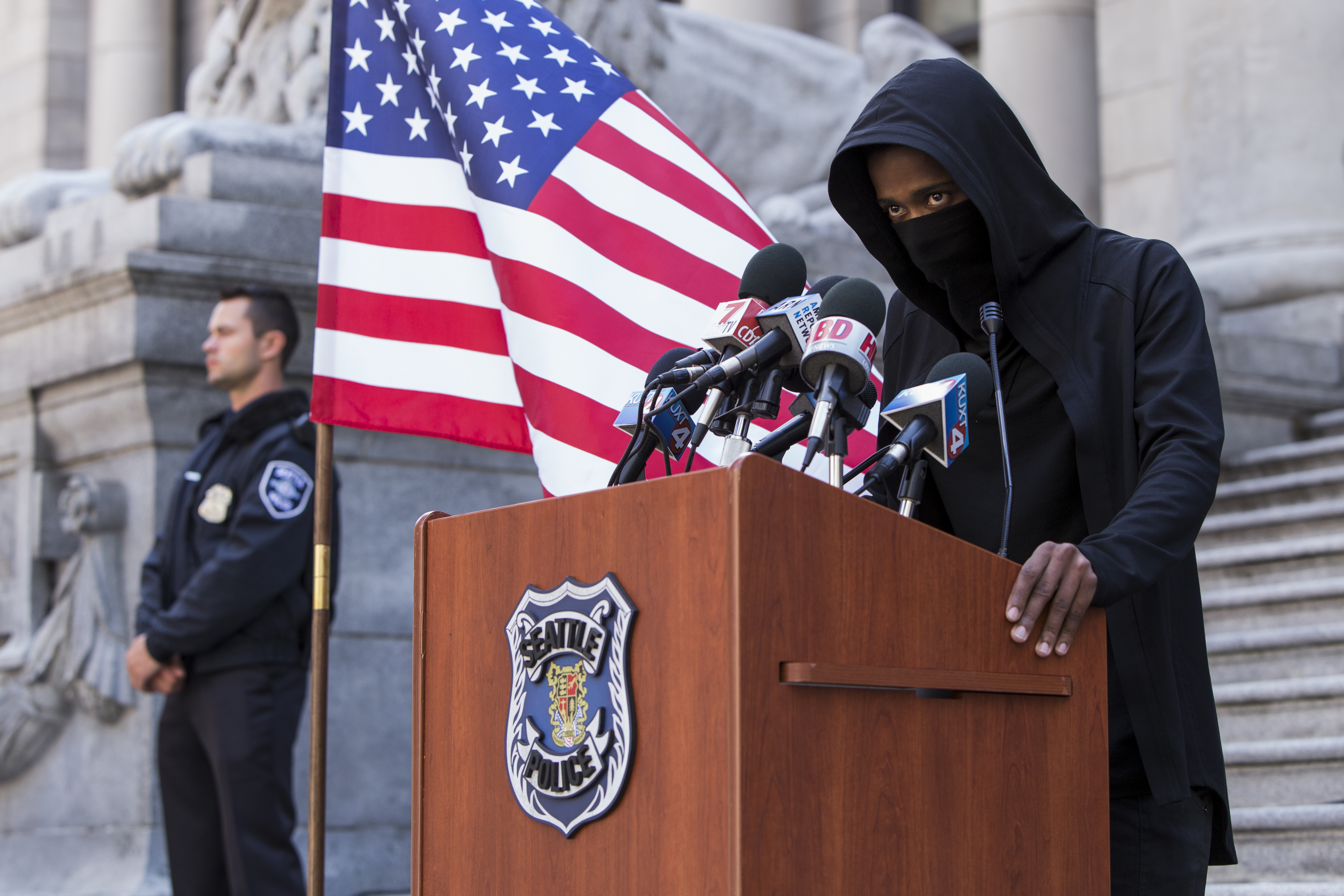 凱絲史坦費爾德飾演L。