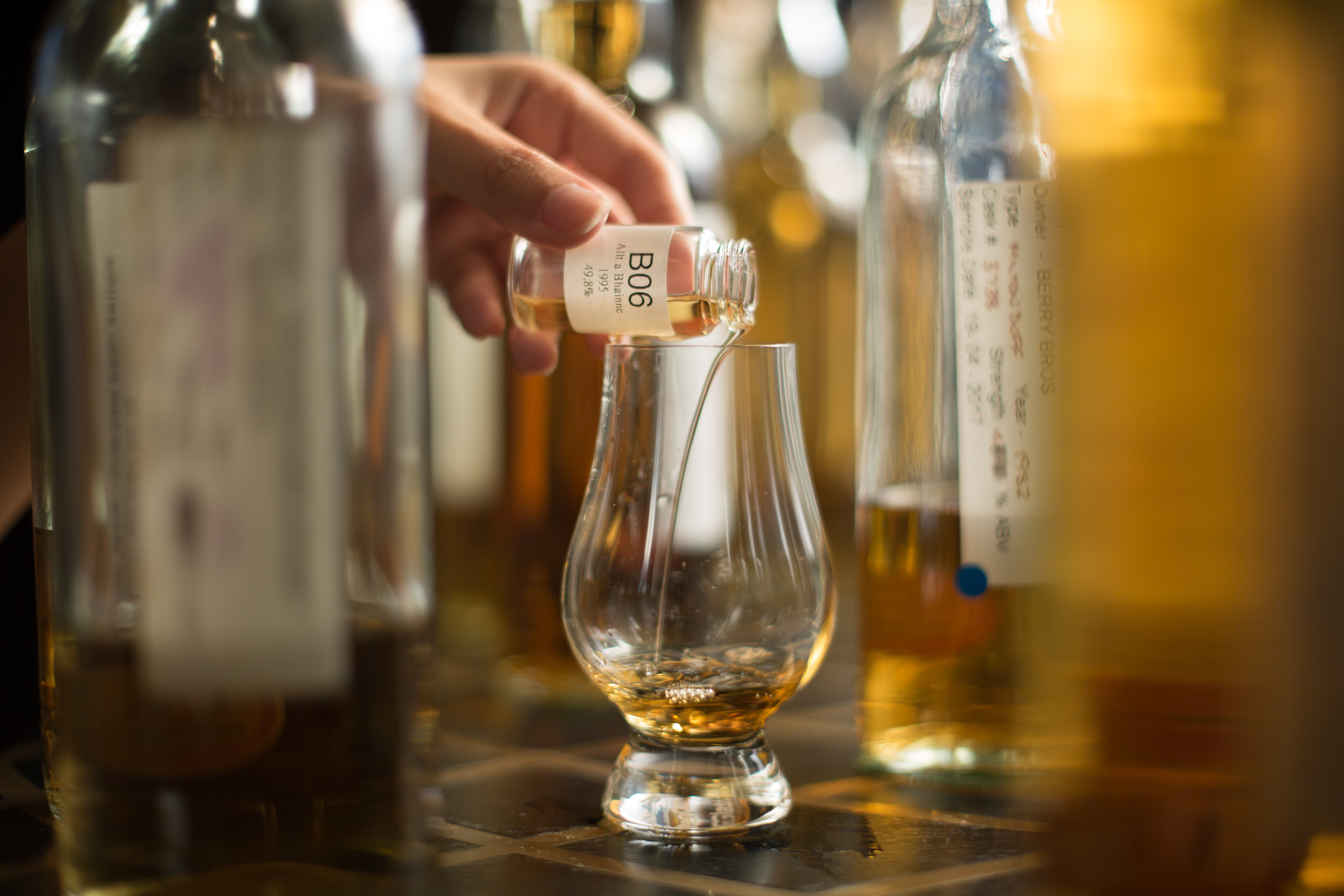 越來越多人不甘於市場的標準化風味，開始選擇獨立裝瓶廠的包桶威士忌。