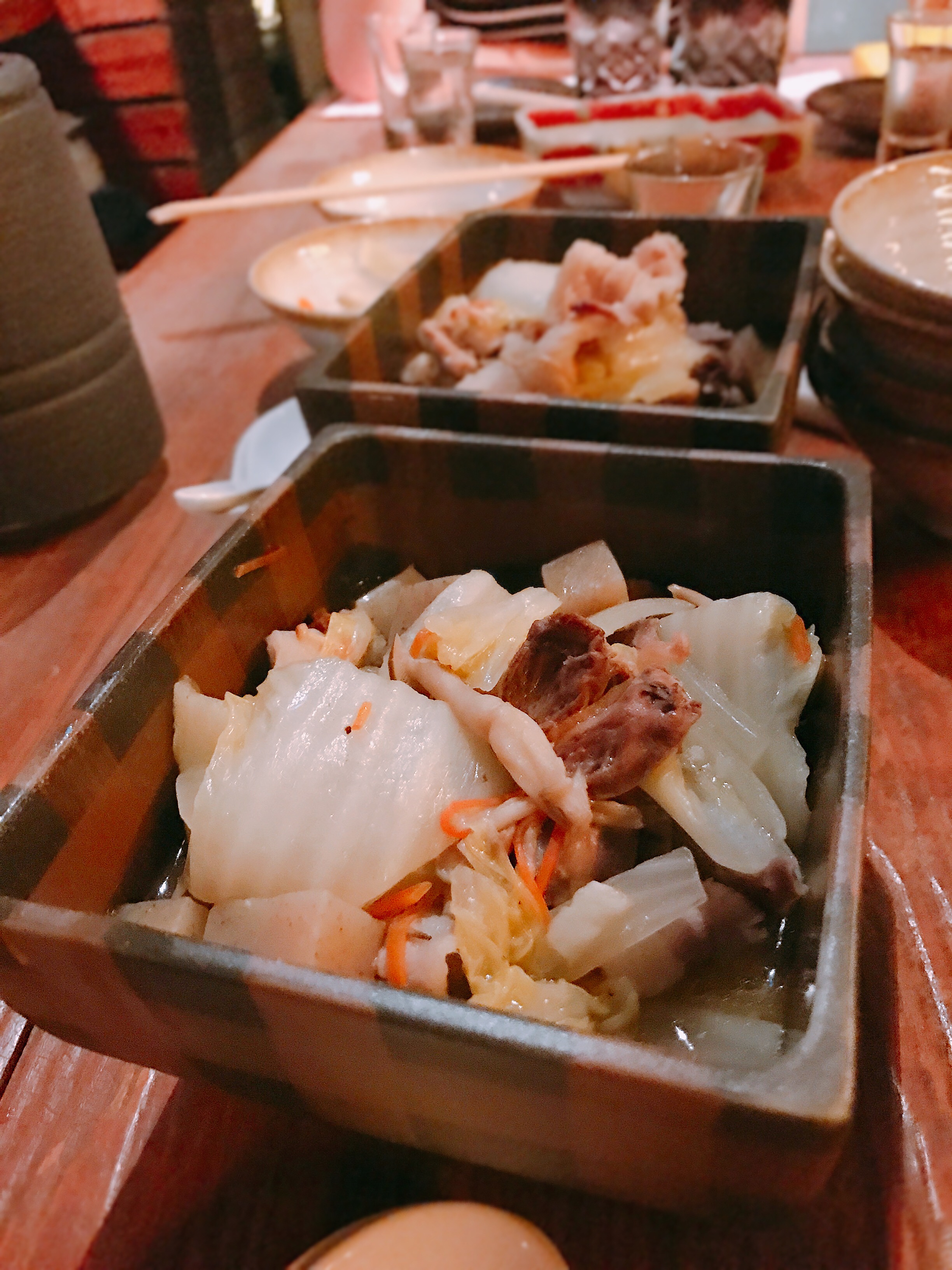 視覺很像廣島版白菜滷的「美酒鍋」，還未入口，酒香已沁入鼻腔。