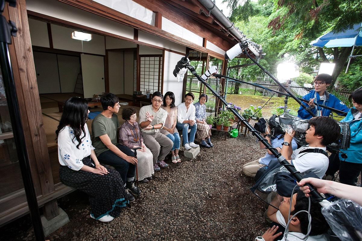 在夏目漱石故居拍攝時，日本植物學家島田彌市的女兒意外出現，令劇組大為驚喜。
