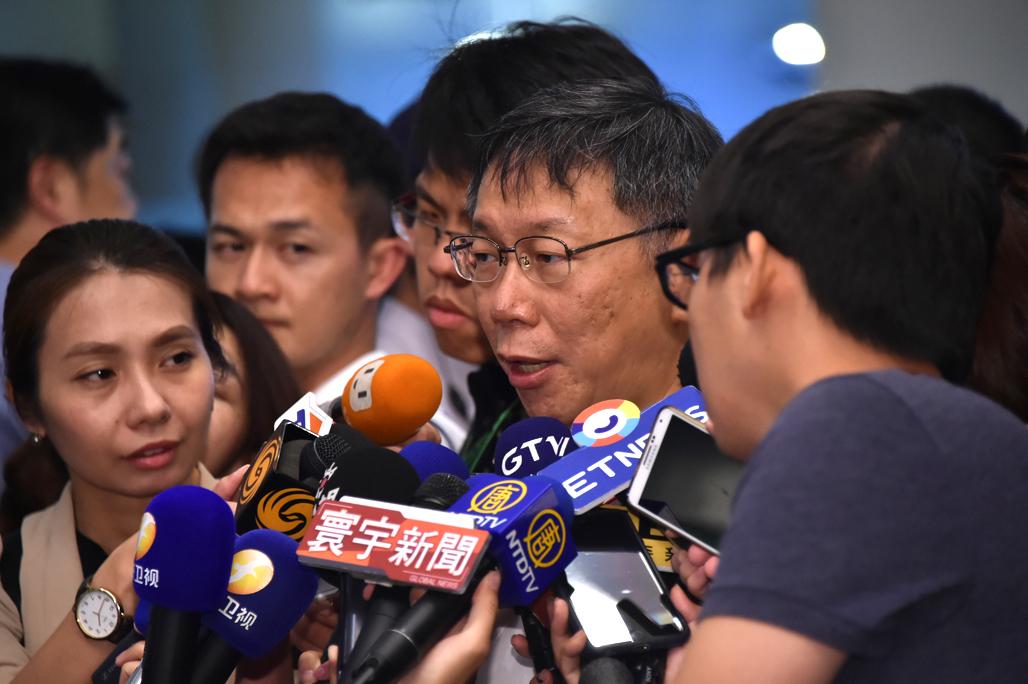 柯文哲說,這次去上海談的,醫療、衛生、設說服力、環保,把台北市的街舞團隊帶到上海表演,目的很清楚,「會盡量避免討論政治議題。」