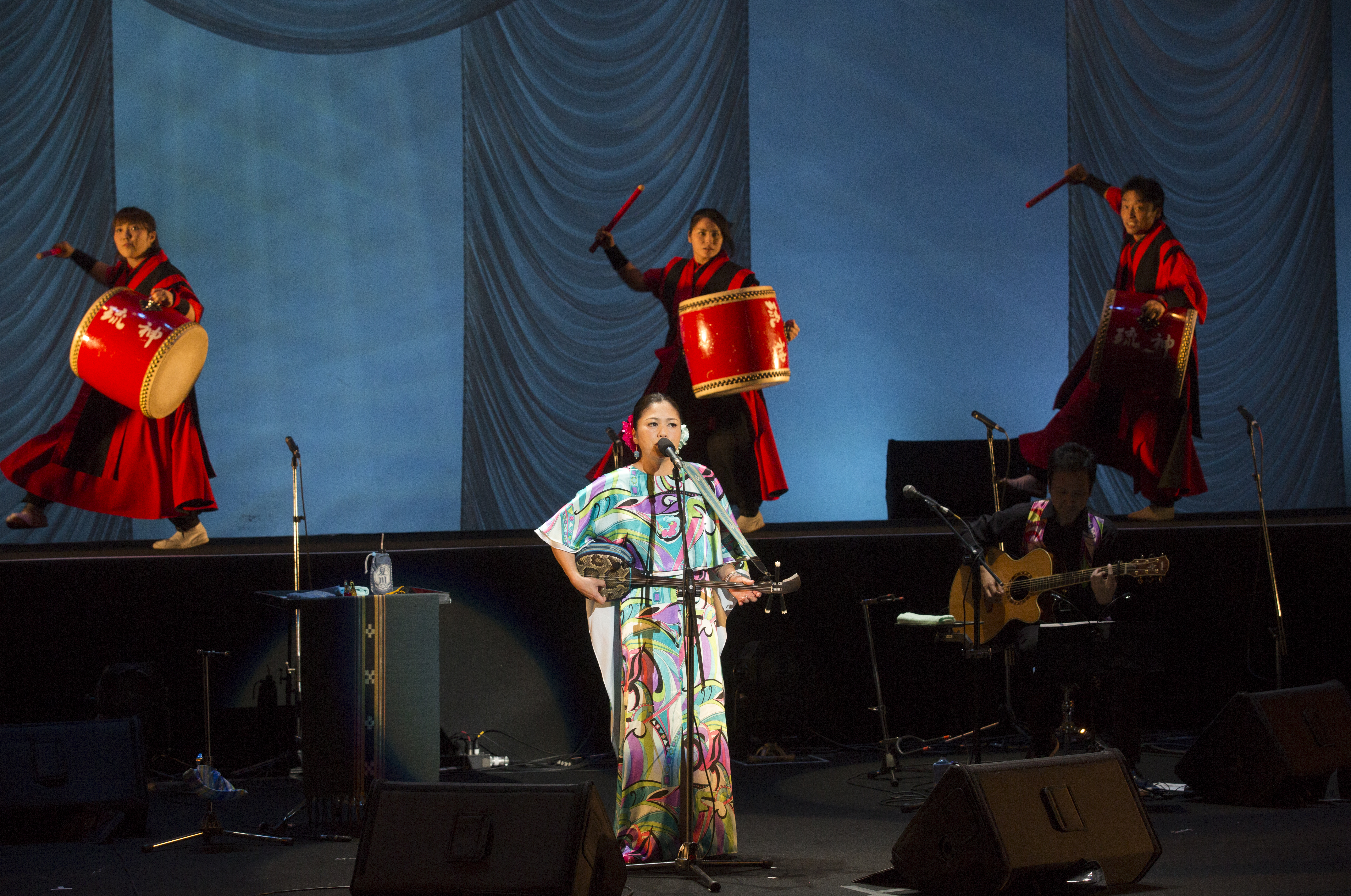 沖繩歌姬夏川里美第8次台灣開唱，此次搭配琉神太鼓團，讓表演更增添沖繩風情。