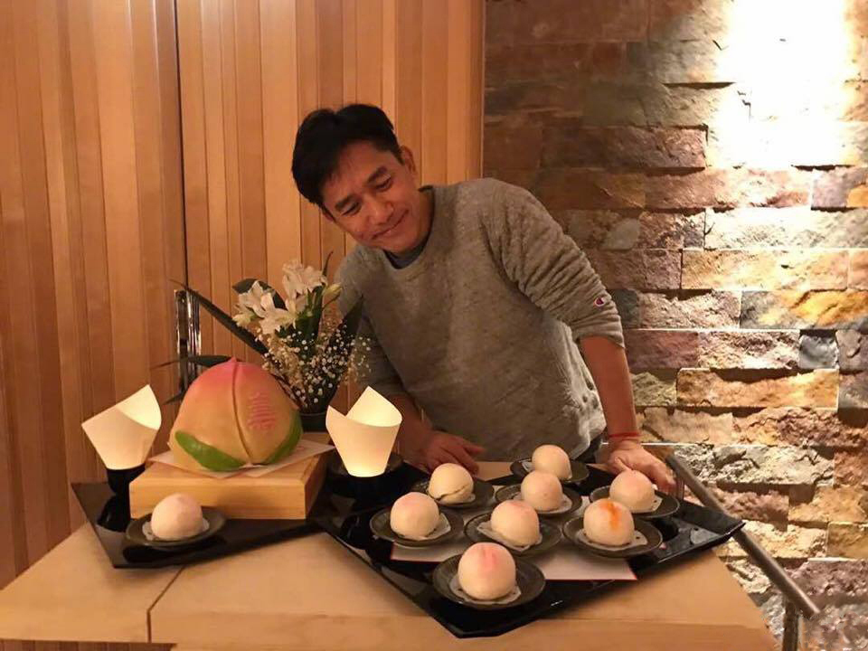 梁朝偉過生日，劉嘉玲po照放閃。