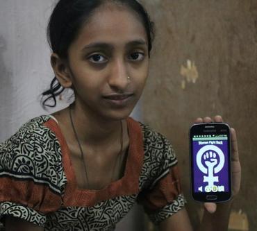 圖為13歲孟買女孩和她共同開發的一款app,可協助防範性別暴力。(翻攝網路)