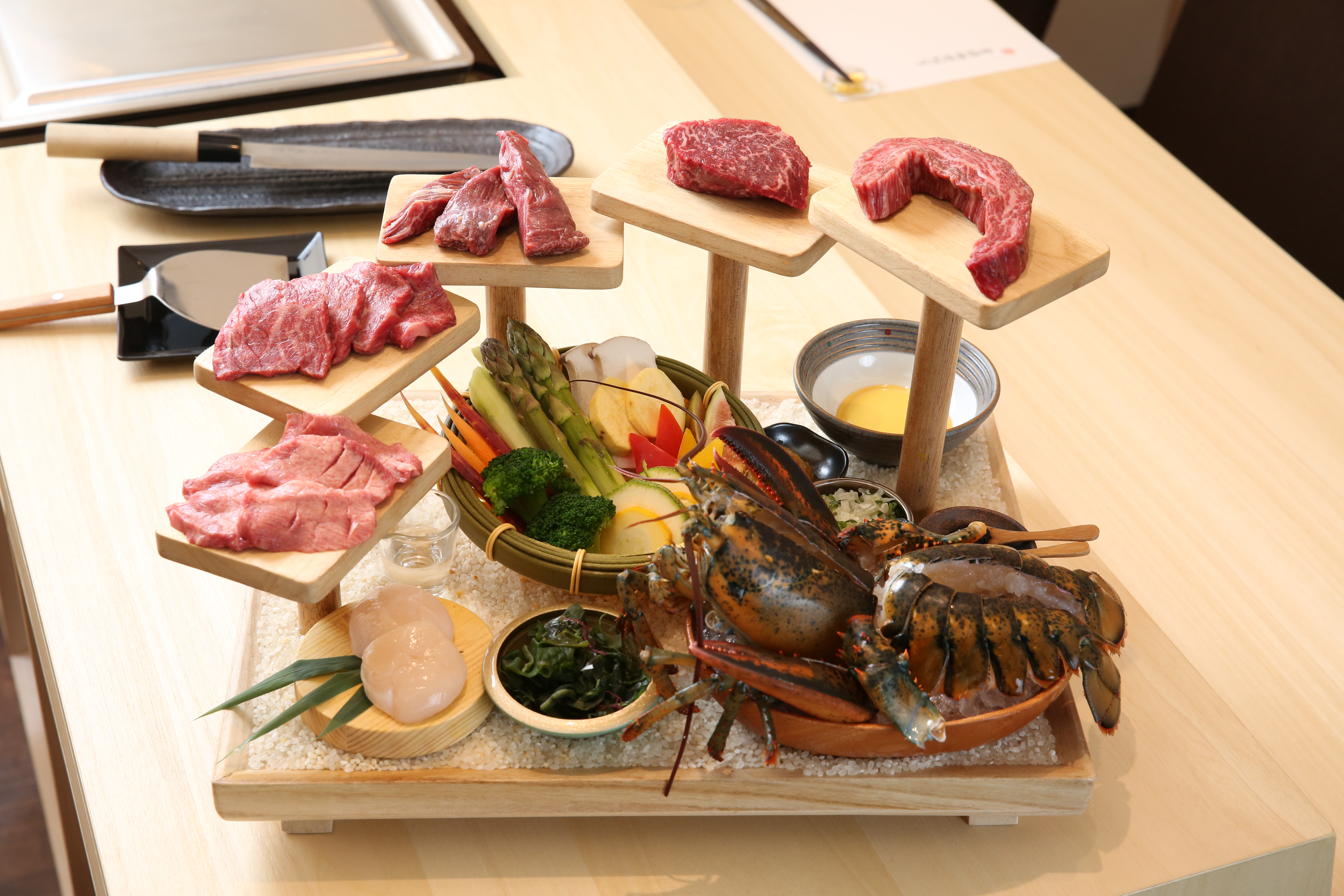 「肉天堂」雙人鐵板燒套餐，一次可吃到5種牛肉部位。