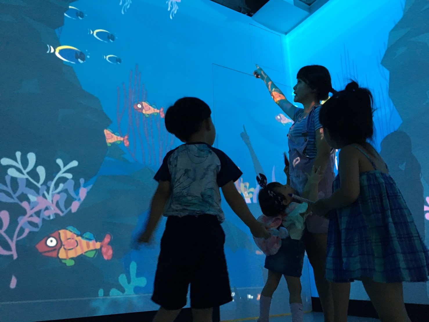 「礁溪老爺」推出可愛又具科技感的「海底世界」，適合親子共樂。（圖片提供／礁溪老爺）