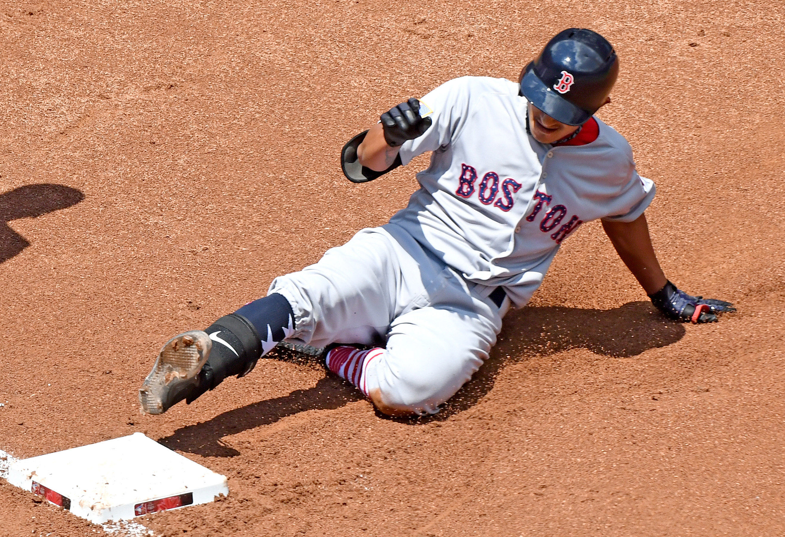 今天林子偉，總算不是「守備絕緣體」了。