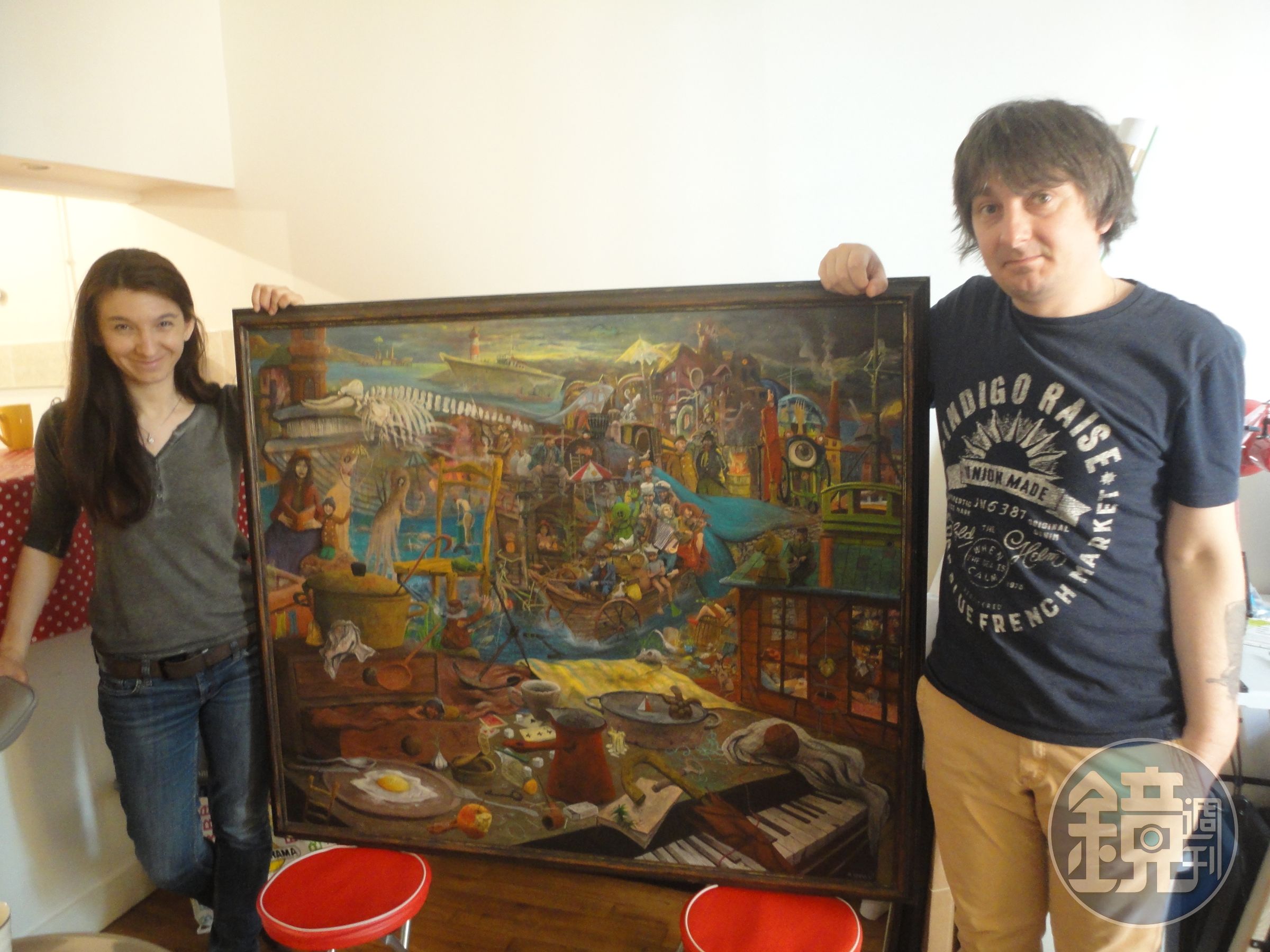 漫畫家米羅斯拉夫-賽古歷奇及女友與作品合影,
