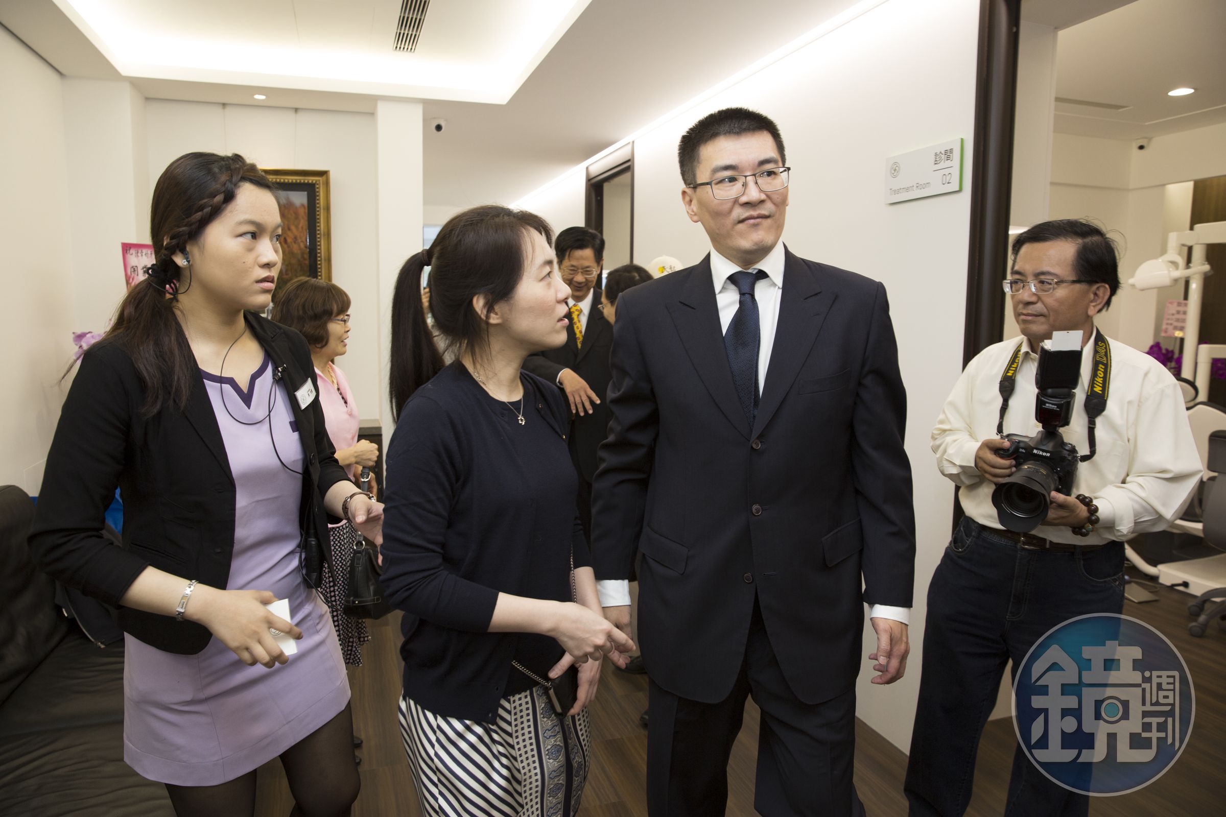 前總統陳水扁的女婿趙建銘（右2），涉嫌台開內線交易案纏訟12年，高院今輕判趙建銘3年。
