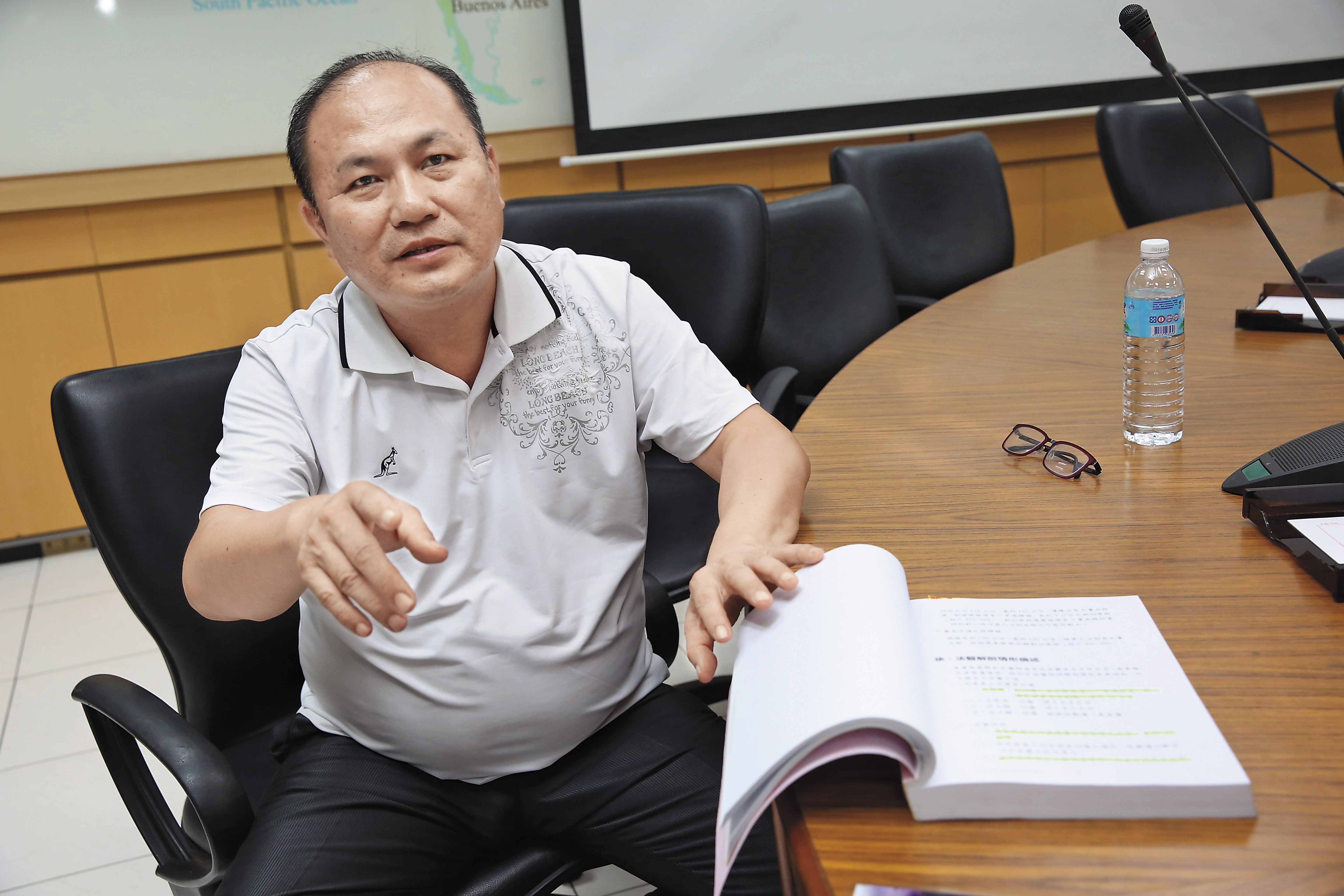 刑事局警官陳恆正鍥而不捨偵辦崔曉菁案件，對少女悲慘境遇滿是不捨。