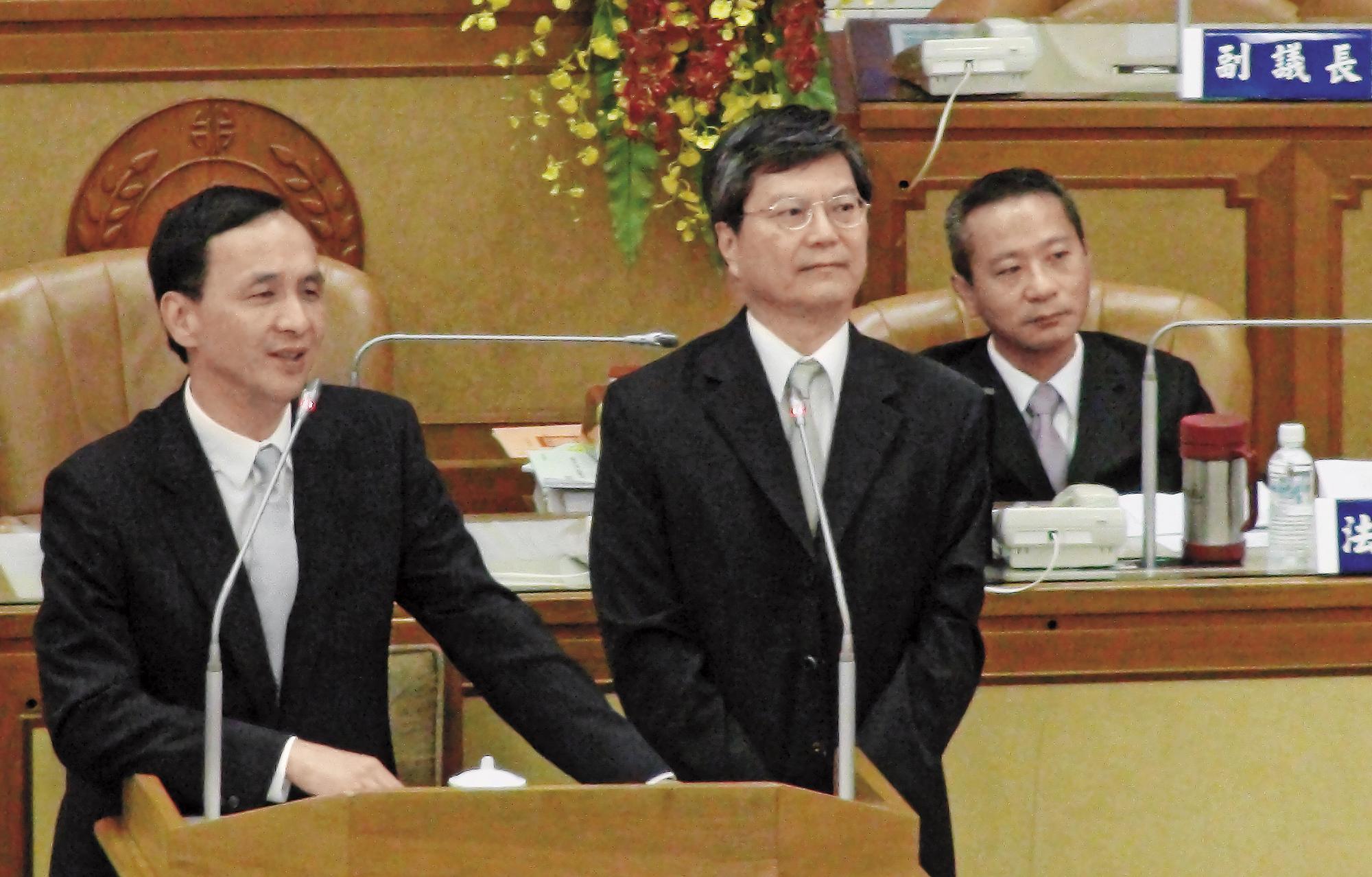 新北市長朱立倫(左)手下多位愛將,與趙藤雄私下聚餐,是否與弊案有關,檢廉正在調查。右為曾任新北市副市長的許志堅。(聯合知識庫)