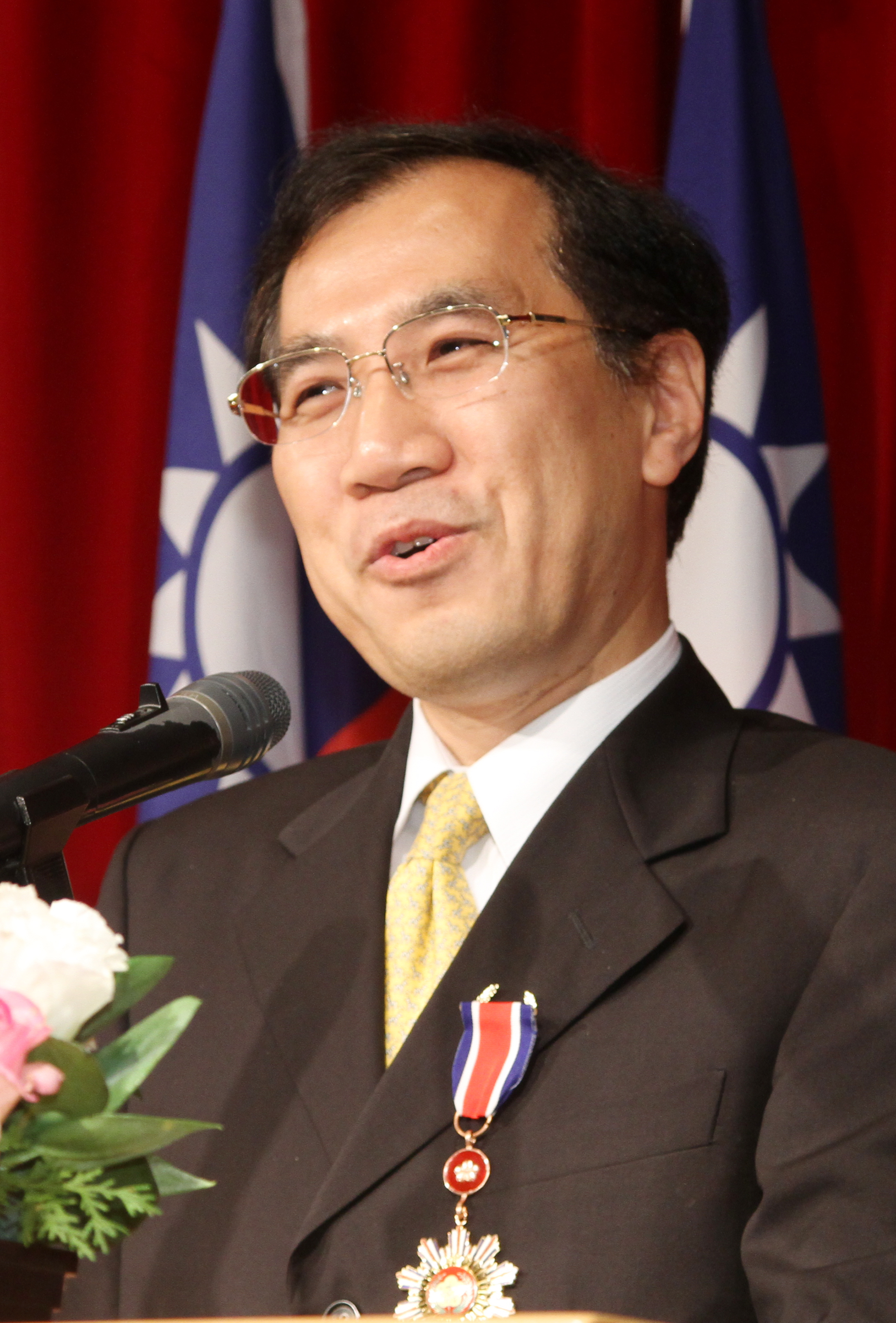 一手建立起長庚急診部的前急診部部長陳日昌不願縮編急診，慘遭免職。（聯合知識庫）