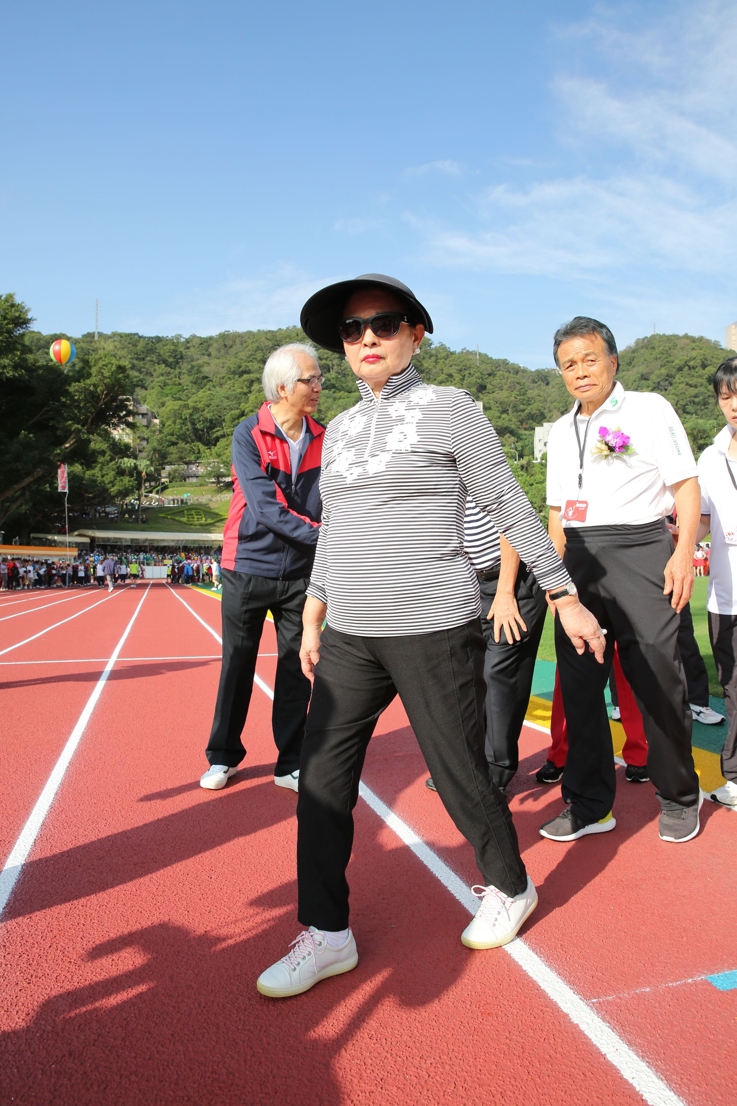 2014年王永在過世後，長庚董事會改選，王文淵拋出任董事長的那一家族持2席董事，不在位的家族控3席為由，要三娘李寶珠必須讓出一席董事。