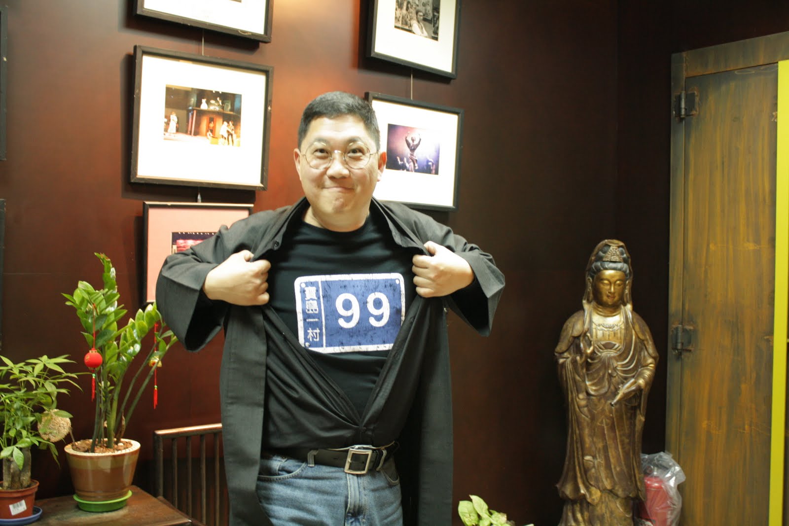 在《寶島一村》把來台老兵演得絲絲入扣的馮翊綱，驚傳在上海因心肌梗塞送院治療。（翻攝自表演工作坊部落格）