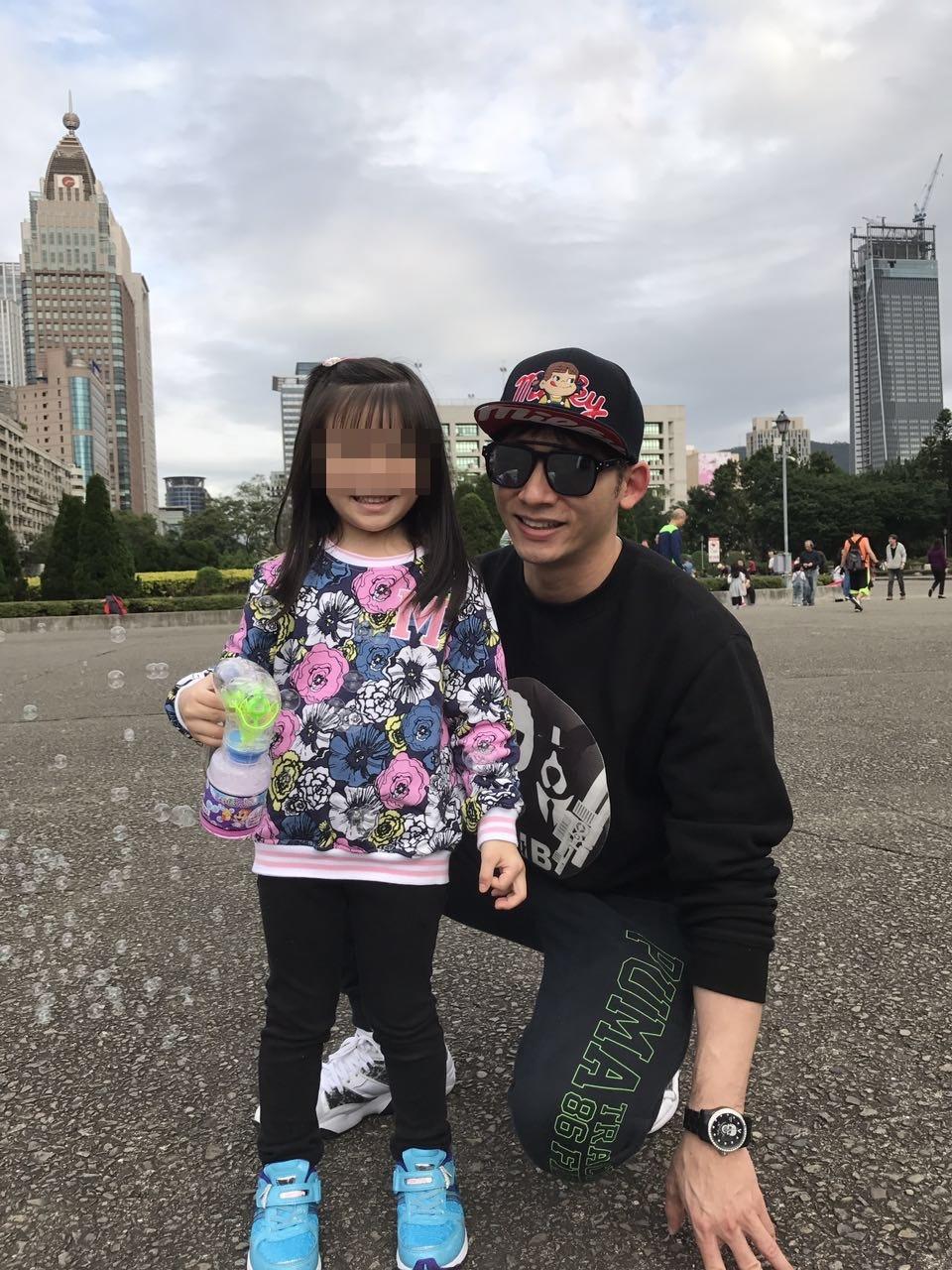 溫昇豪和愛情長跑達19年的妻子結婚,育有可愛的4歲女兒小晴天。(照片提供:伊林娛樂)