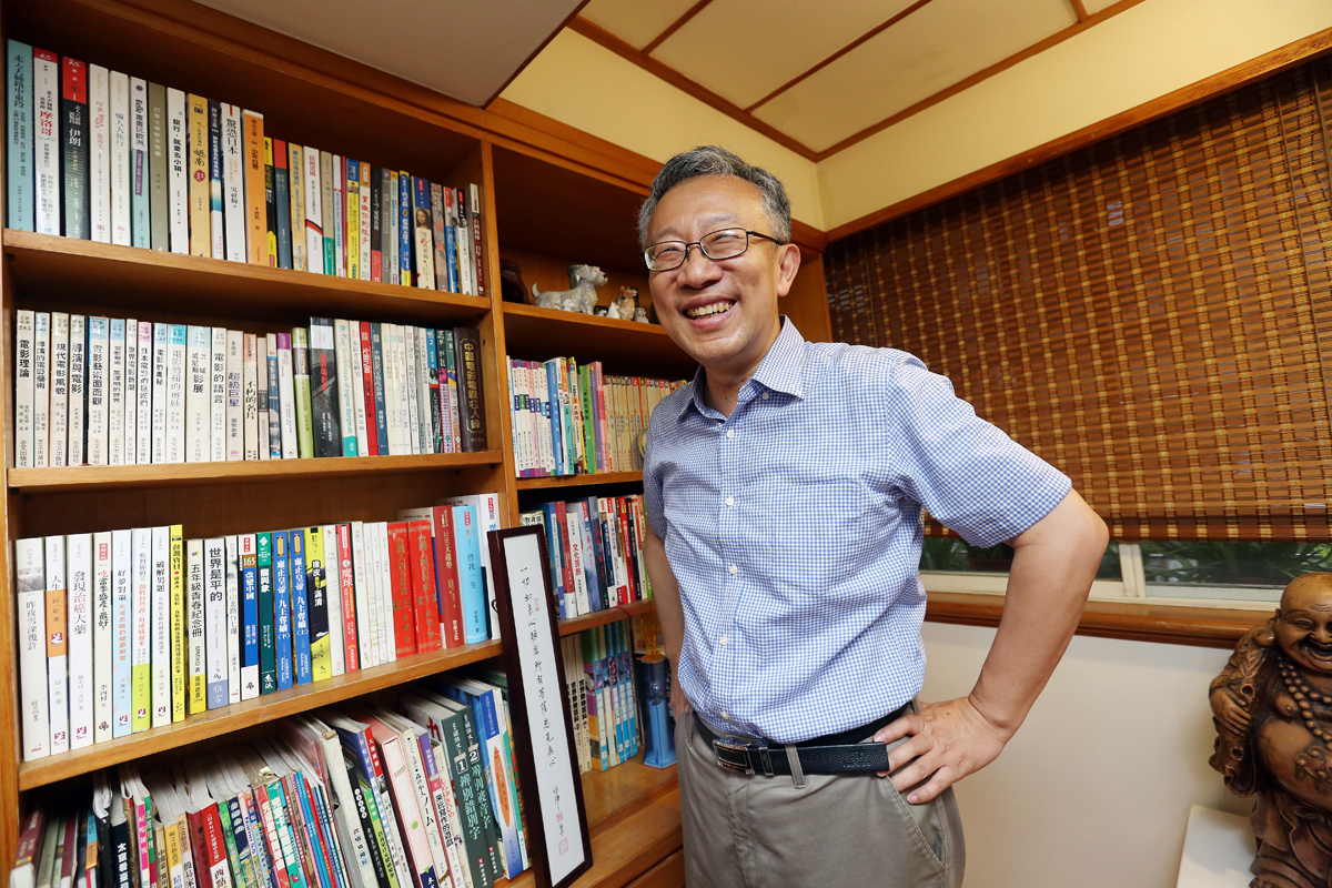 擁有高學歷的施昇輝，從人生勝利組，變中年失業魯蛇，再逆轉勝，成為樂活大叔，全都靠著他年賺18%的獨門絕招。