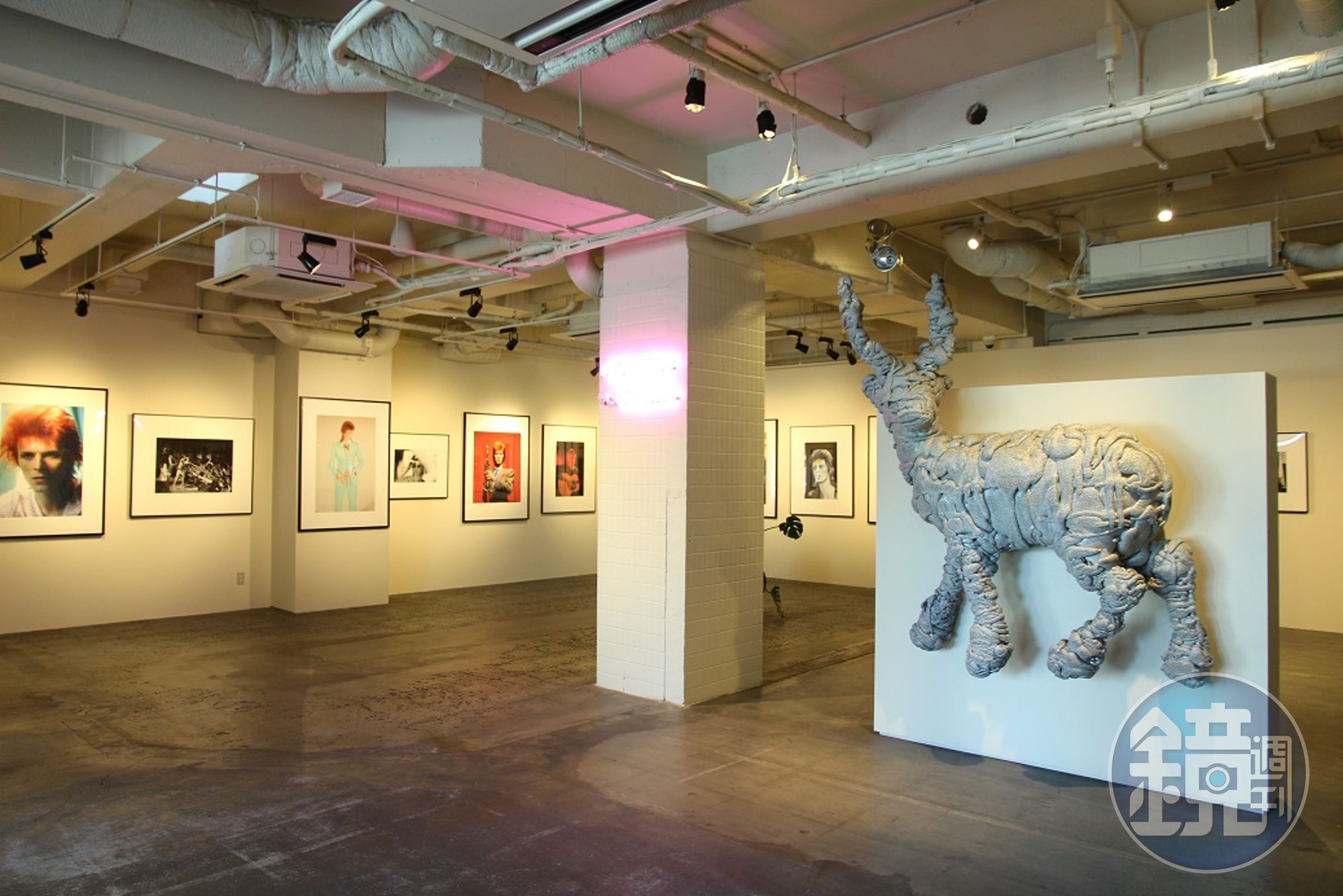 大廳的美術館，會更換不同藝術展覽。
