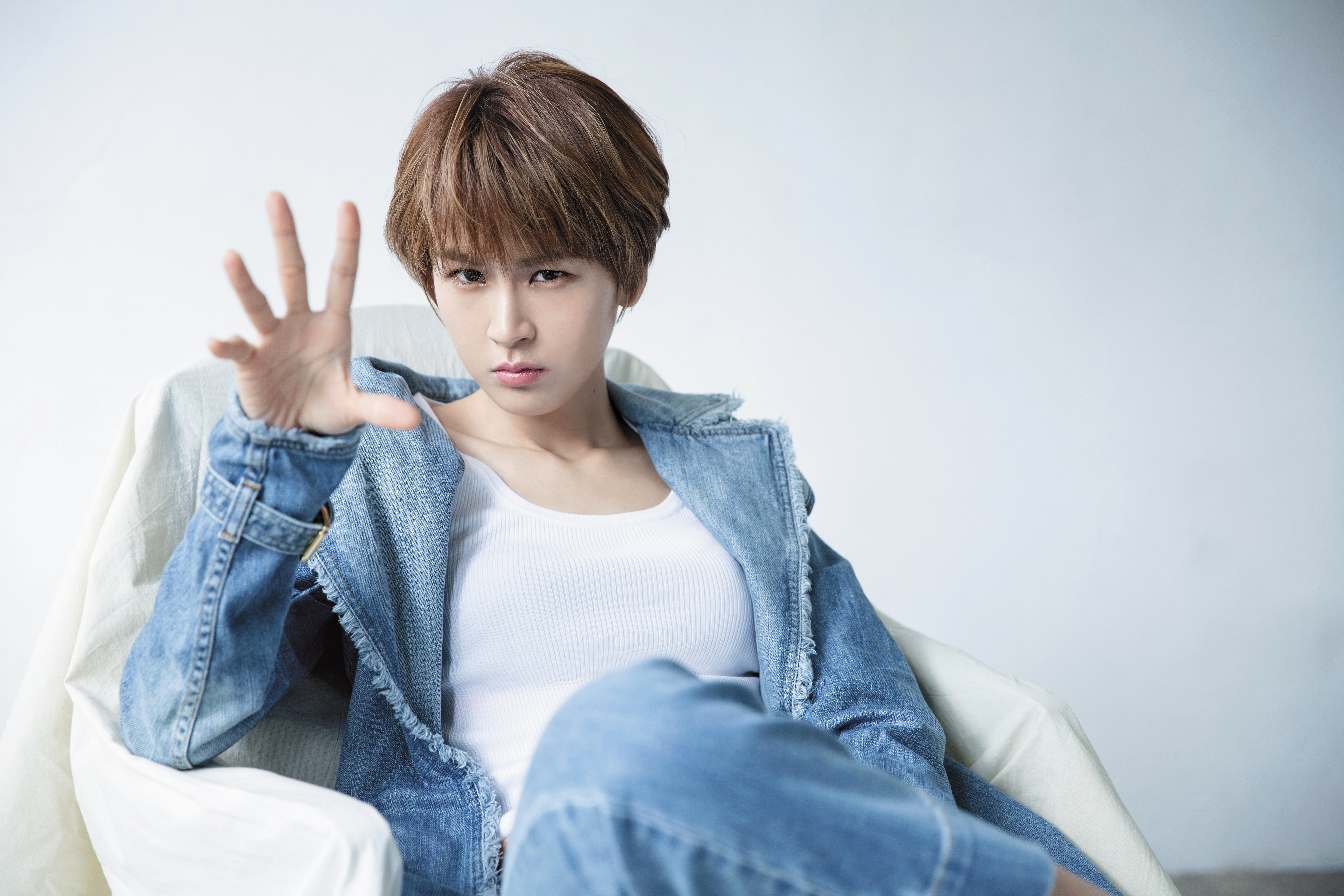 笑說自己就喜歡有點壞的男生，「有危險氣息。而且他只要有個很厲害的才華，我就不行了。」