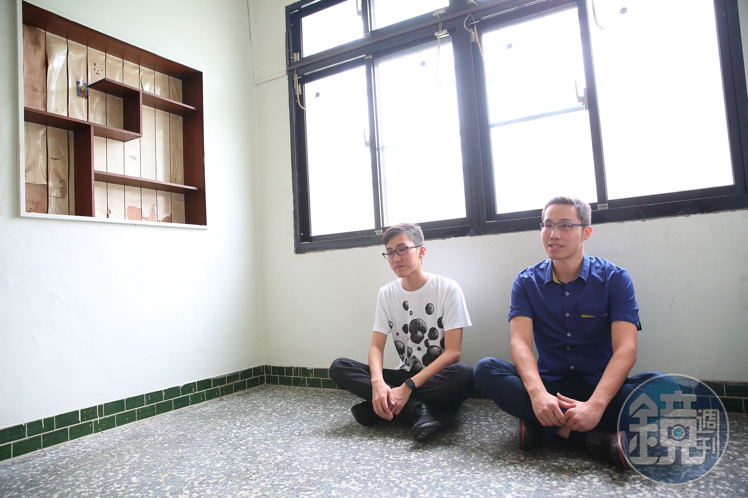 清心福全二代趙啟宏（左）、趙啟成（右）否認自己為富二代，圖為小時候老家二樓的狹小空間，要睡一家四口。