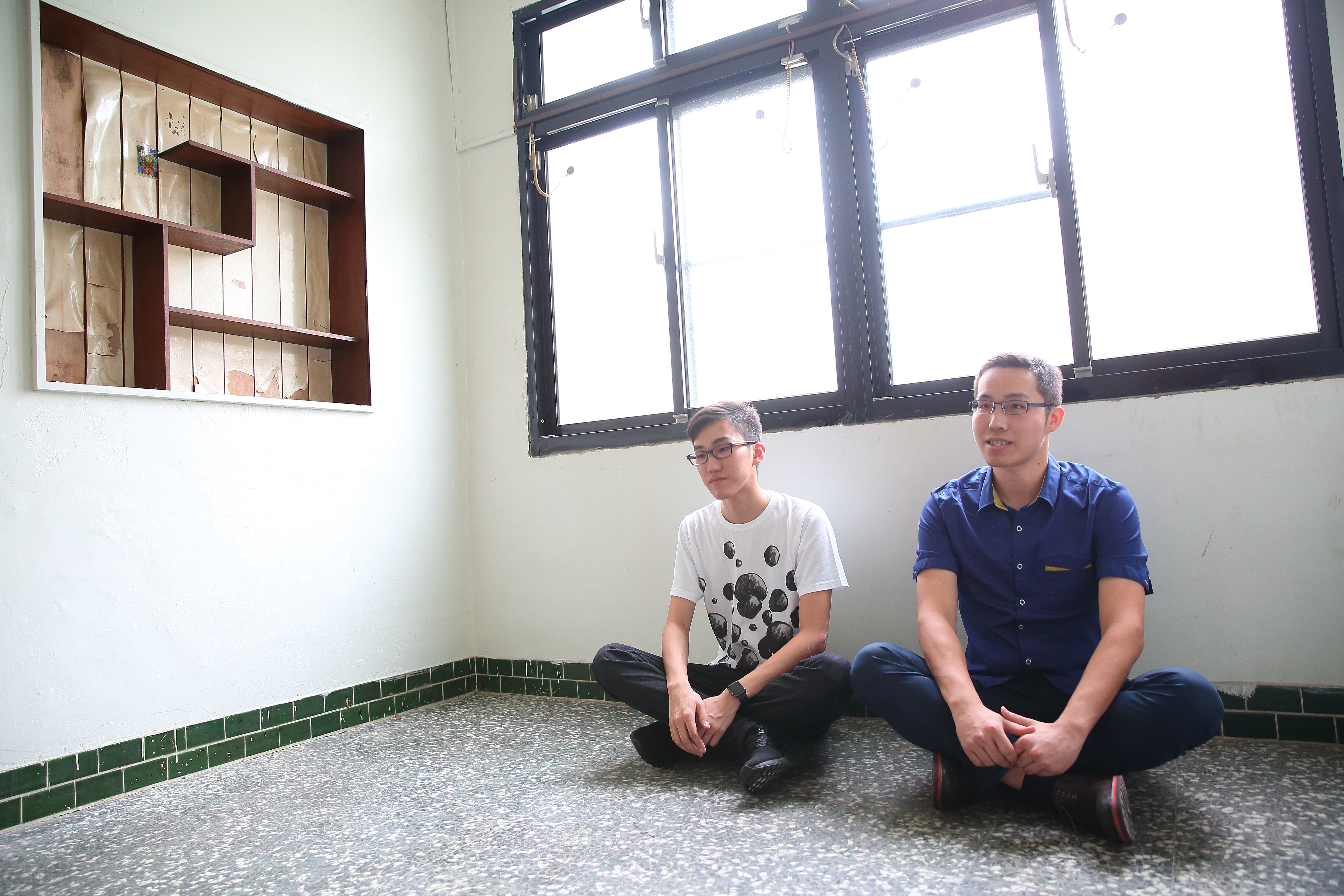 清心福全二代趙啟宏（左）、趙啟成（右）否認自己為富二代，圖為小時候老家二樓的狹小空間，要睡一家四口。