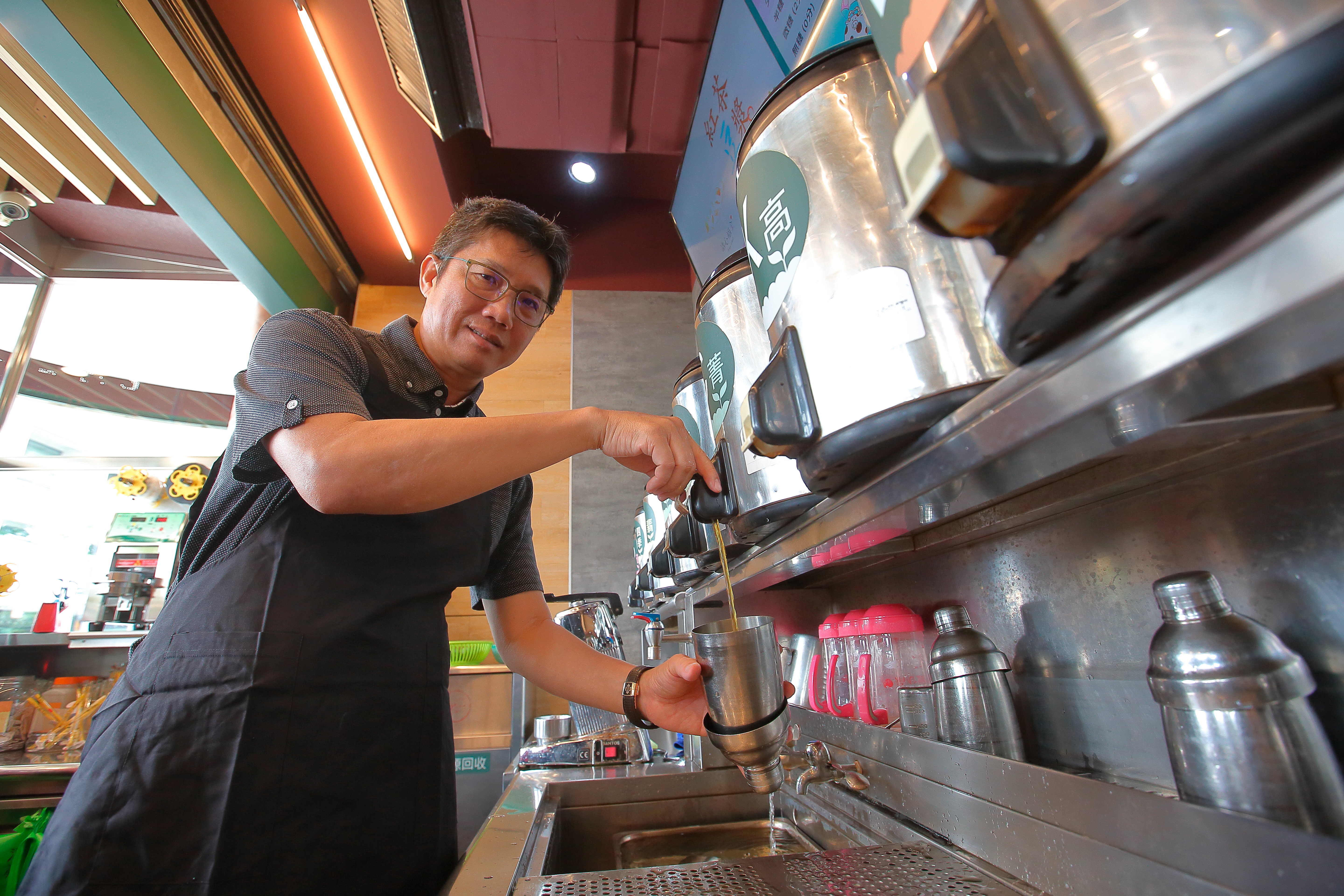 清心福全董事長趙福全靠著敏銳嗅覺，成為全台市佔率第一的茶飲店，創造15億元年營收。