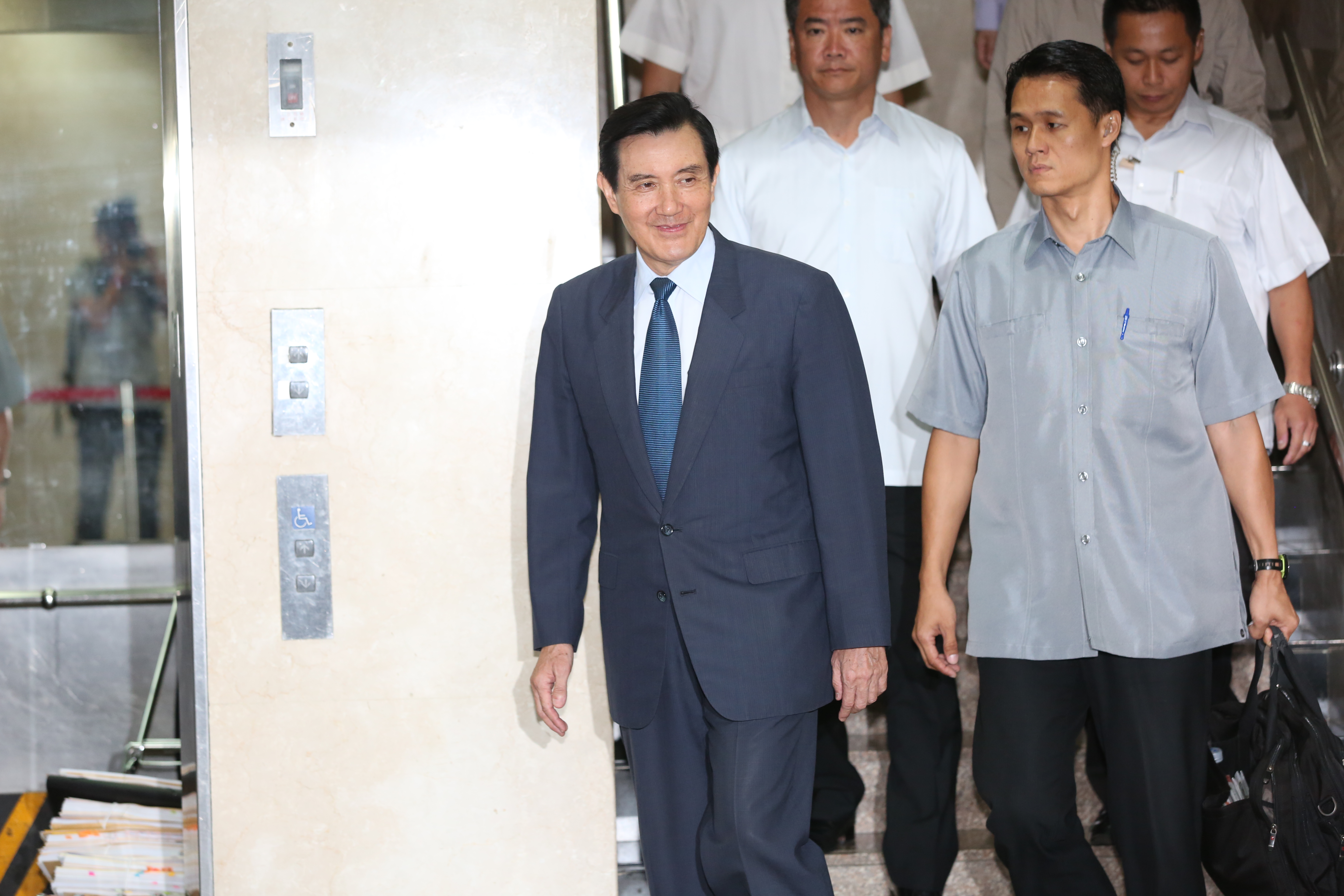 前總統馬英九出庭，遭檢察官諷是火力強大行政怪獸，侵害檢察官獨立。