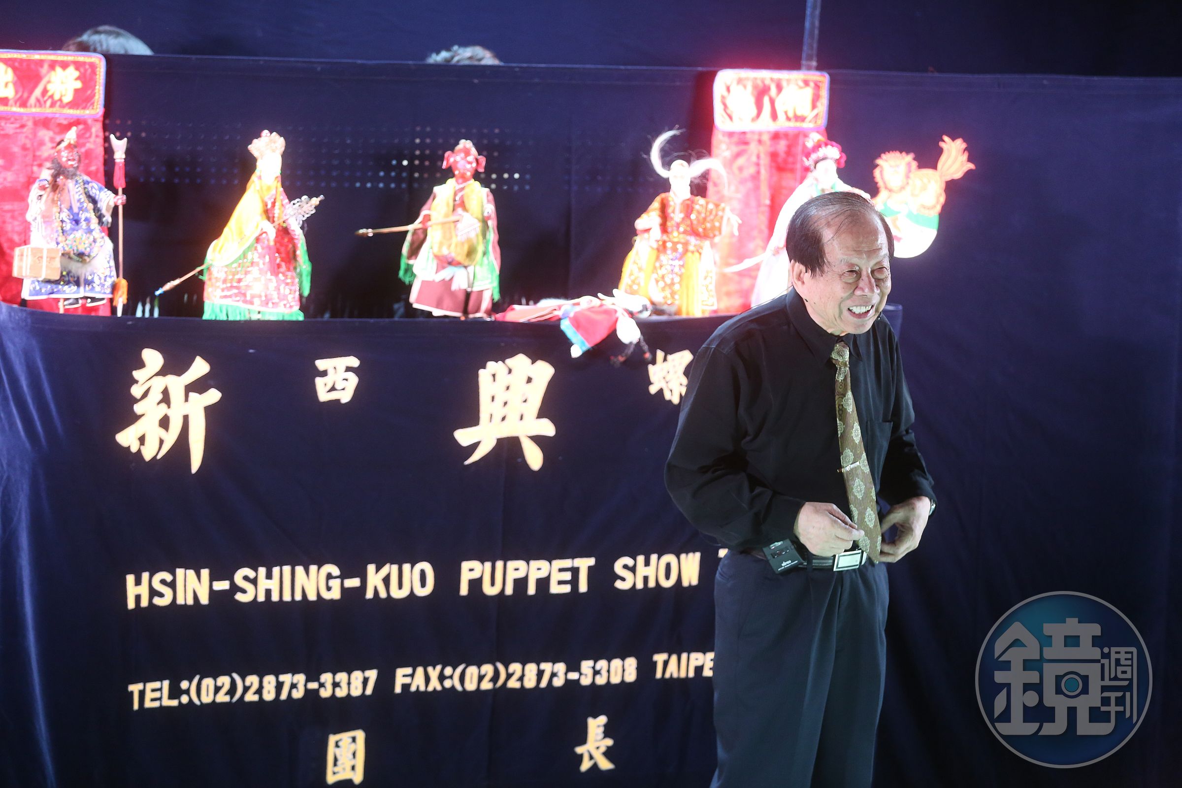 新興閣掌中劇團歷史悠久，鍾任壁是第五代傳人，國內領團演出場次達兩萬多場，出國交流超過60次，去年獲頒國家三等景星勳章。