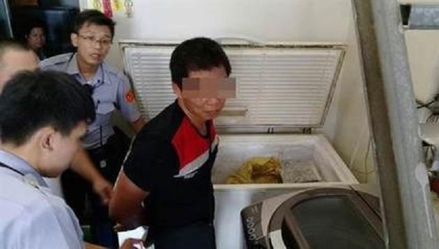 男子余文武被警察追捕，竟躲藏在身後的冰櫃。