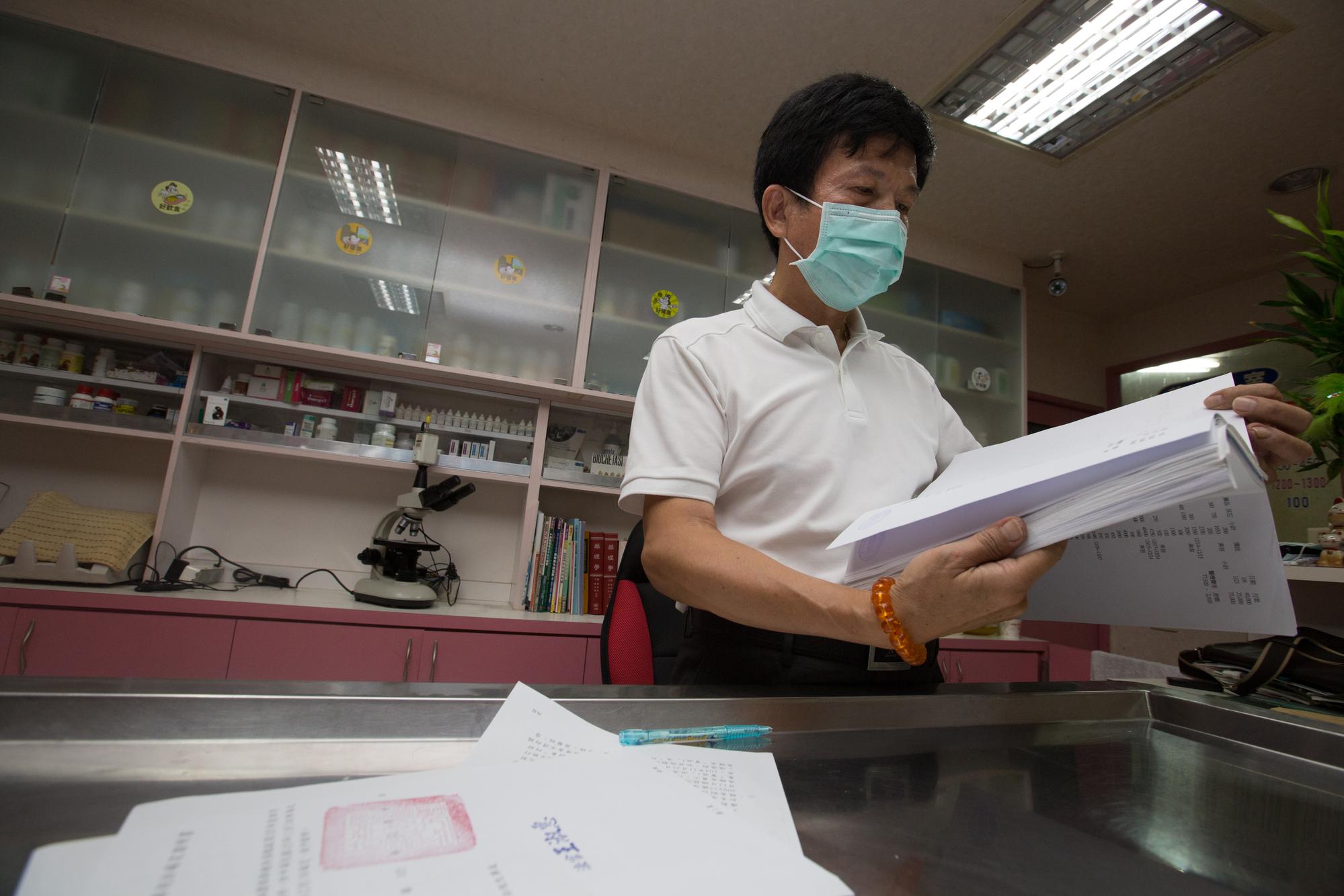 姜媽媽直播請網友「一人一電話打爆動物醫院」，讓醫師娘直言，那段日子聽到電話聲都會怕。