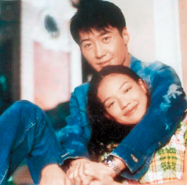 舒淇（右）跟黎明拍拖6年，此段情一直未被公開承認，加上黎明花心終令舒淇看清提出分手。（翻攝自網路）