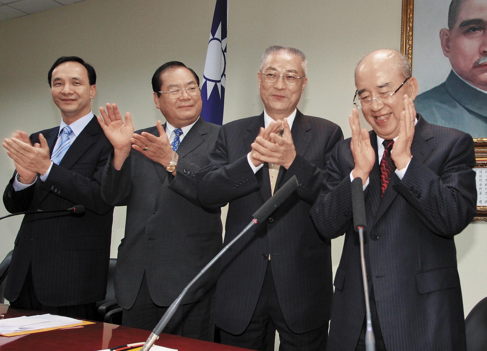 朱吳恩怨始於朱擔任副手卻被外放選新北市長。吳駁斥,並說是給朱表現空間,讓親朱人士深感不滿。