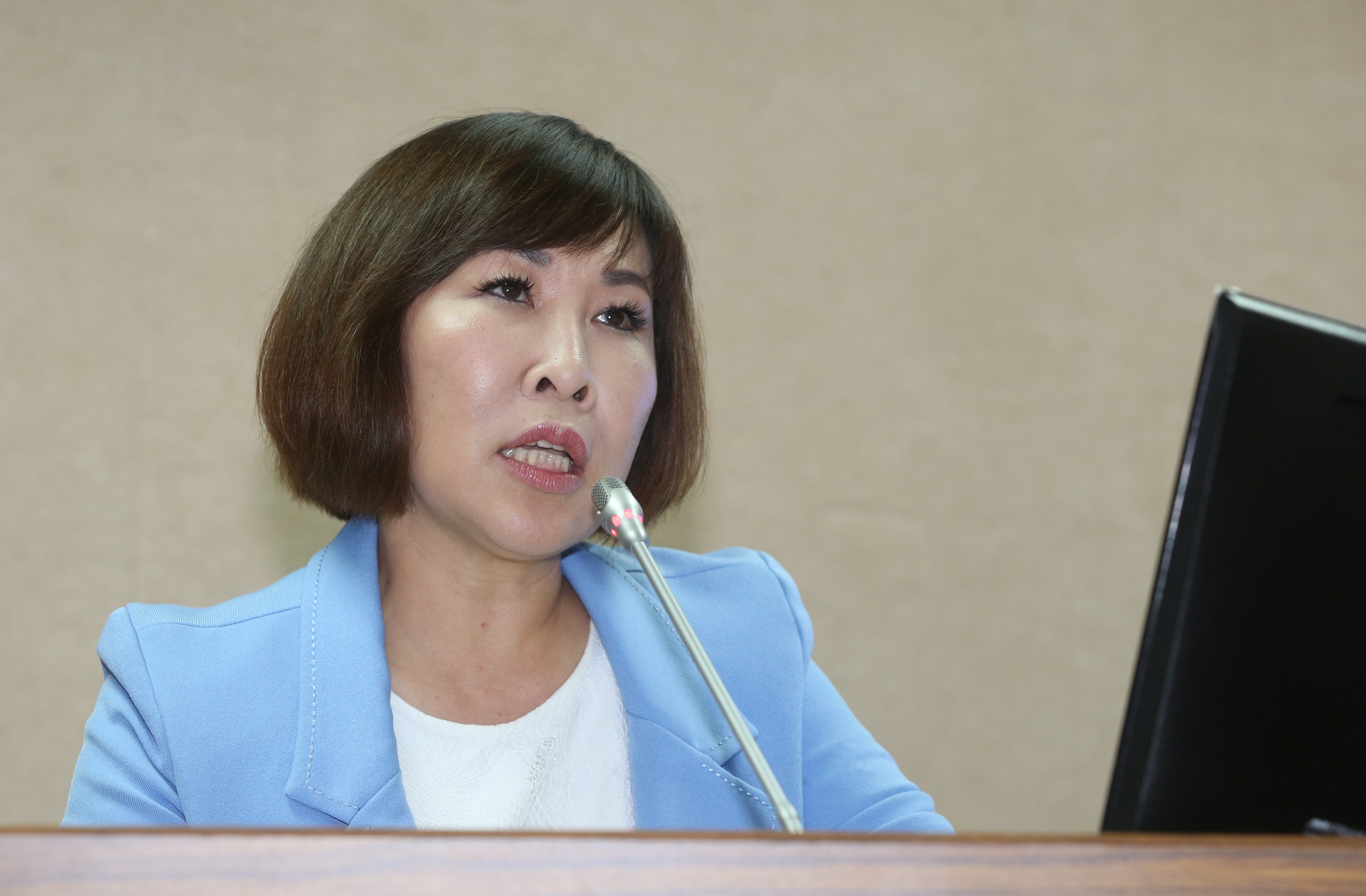 國民黨立委呂玉玲則呼籲軍方負責，協助家屬釐清真相。