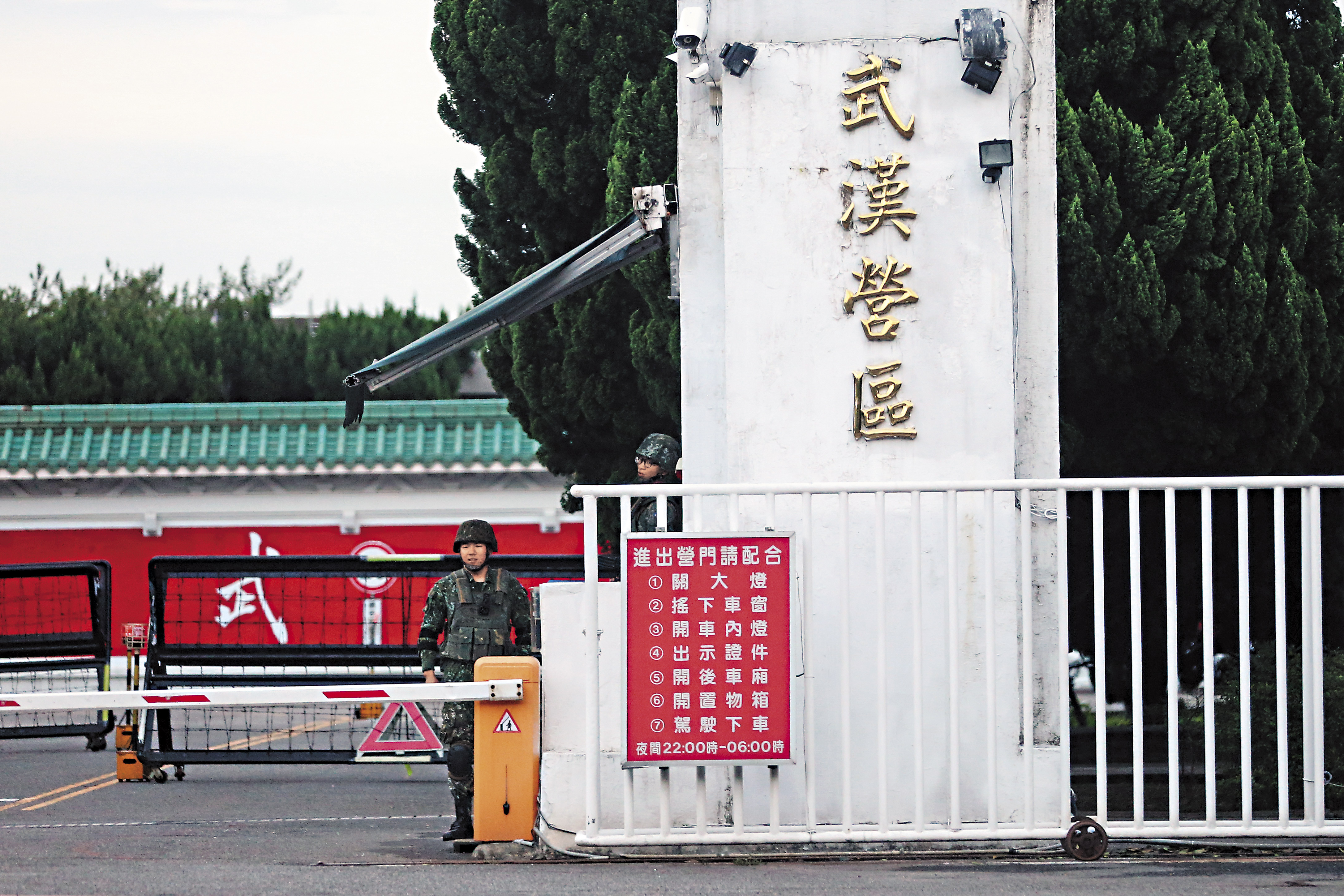 陳子多畢業後被分發到陸軍航特部龍潭武漢營區服役，卻因鄭姓士官長的錯誤指揮而遭到嚴重傷害。