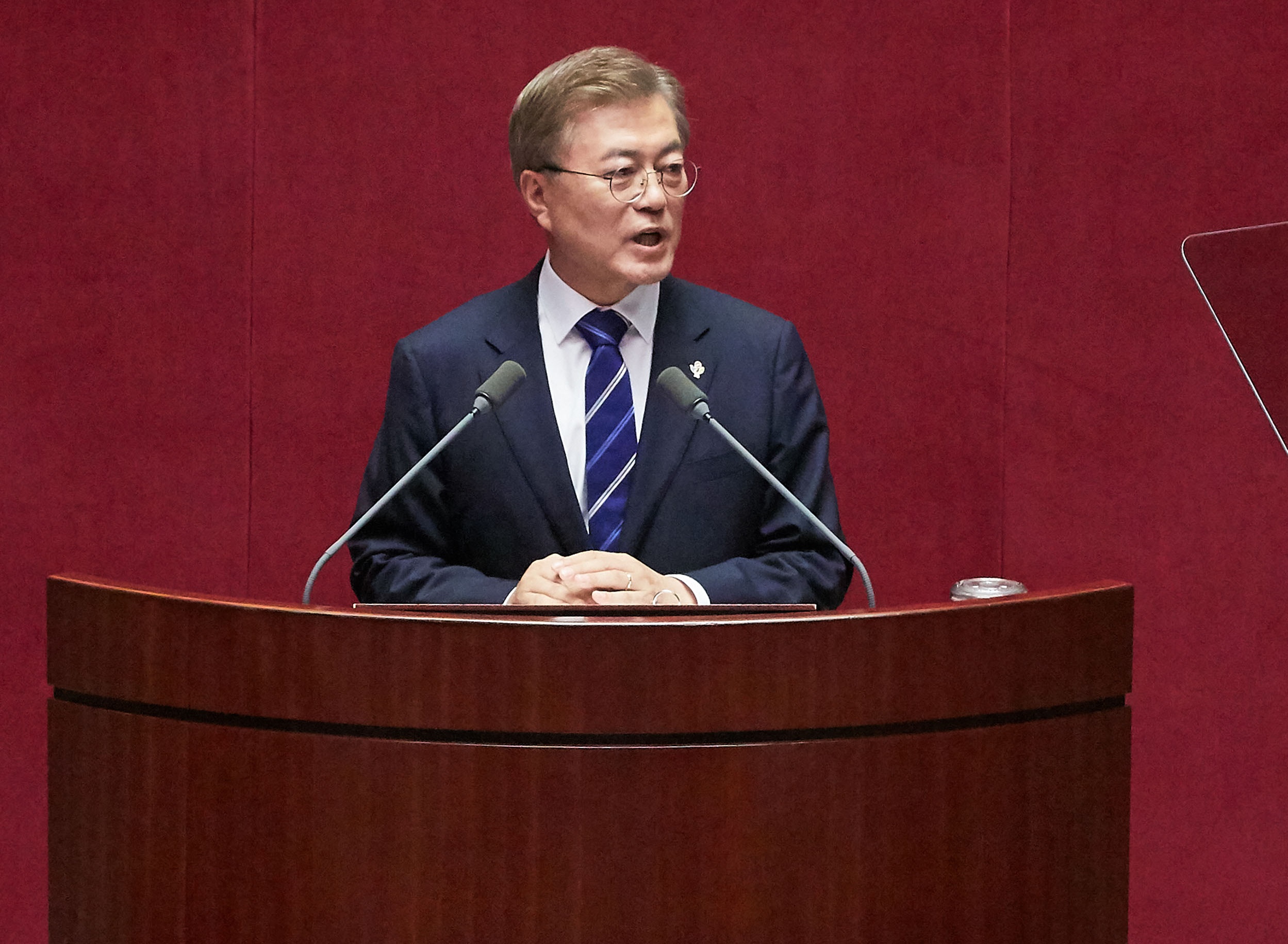 文在寅在國會發表演說，呼籲政府帶頭創造青年就業機會。(東方IC)