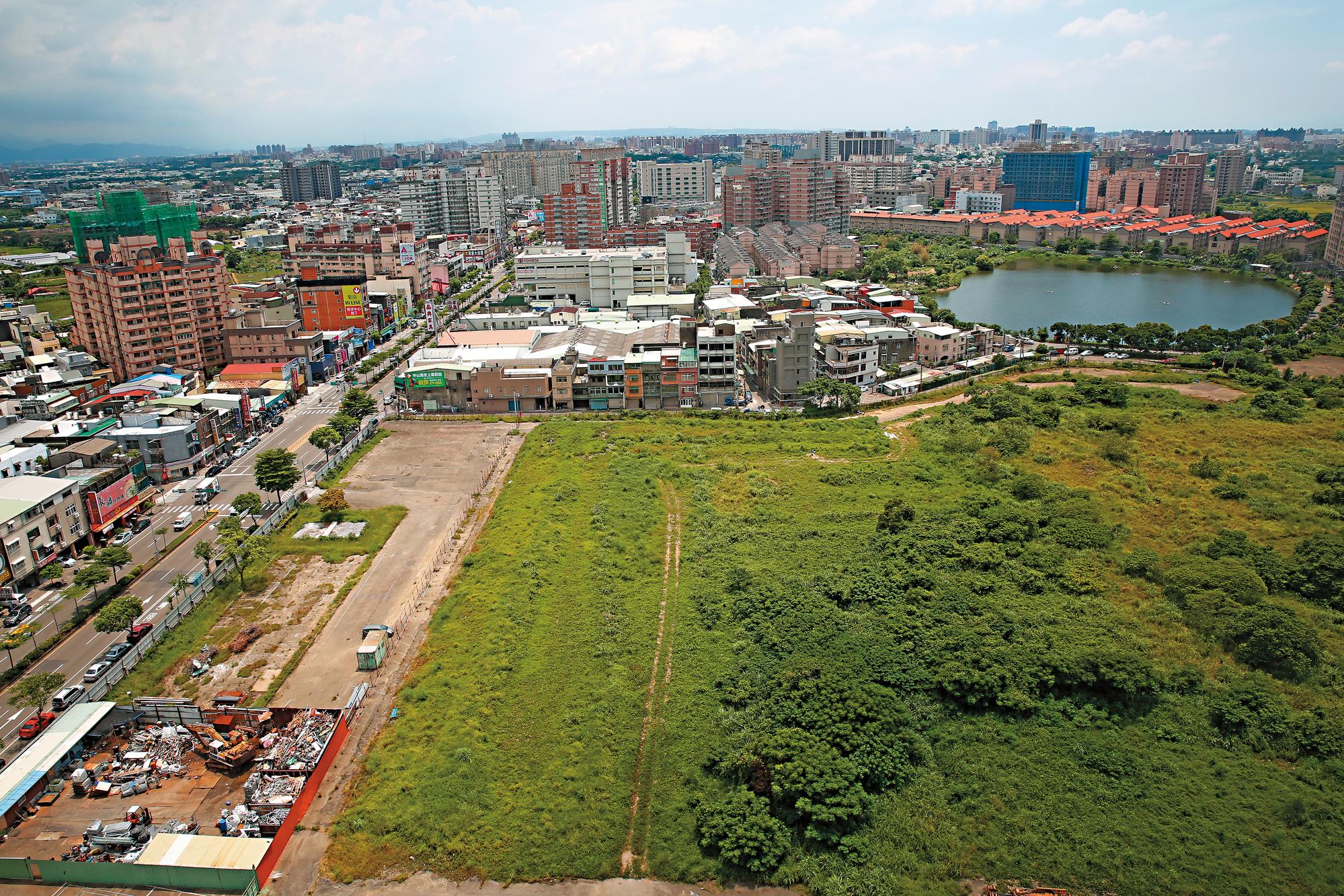 RCA土地遭重金屬汙染，造成不少員工罹癌，如今過半土地已落入楊家掌控，最近還想買下其餘土地一起開發。