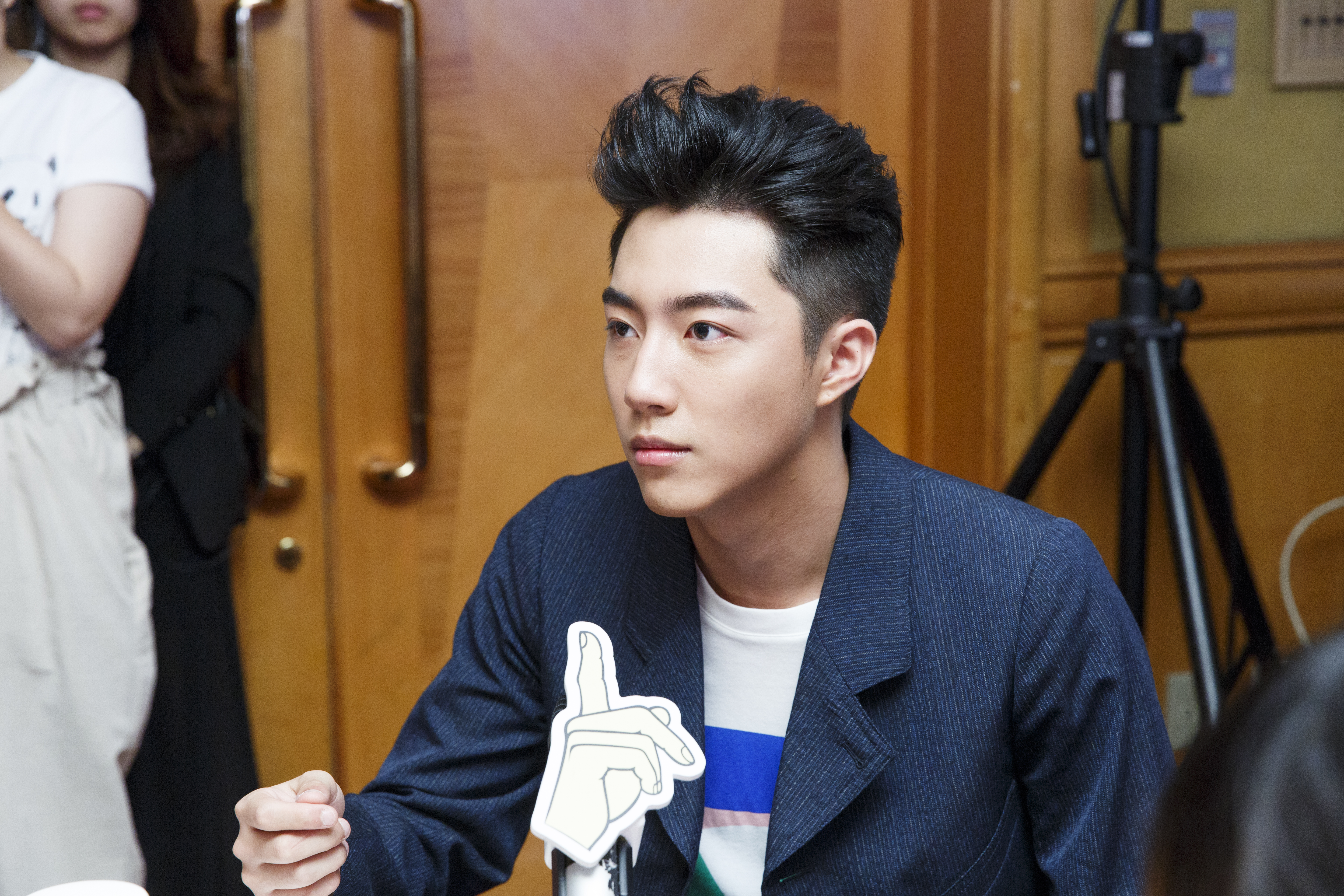 20歲的蔡凡熙希望擁有第一張信用卡後,立即為媽媽買衣服及鞋子。