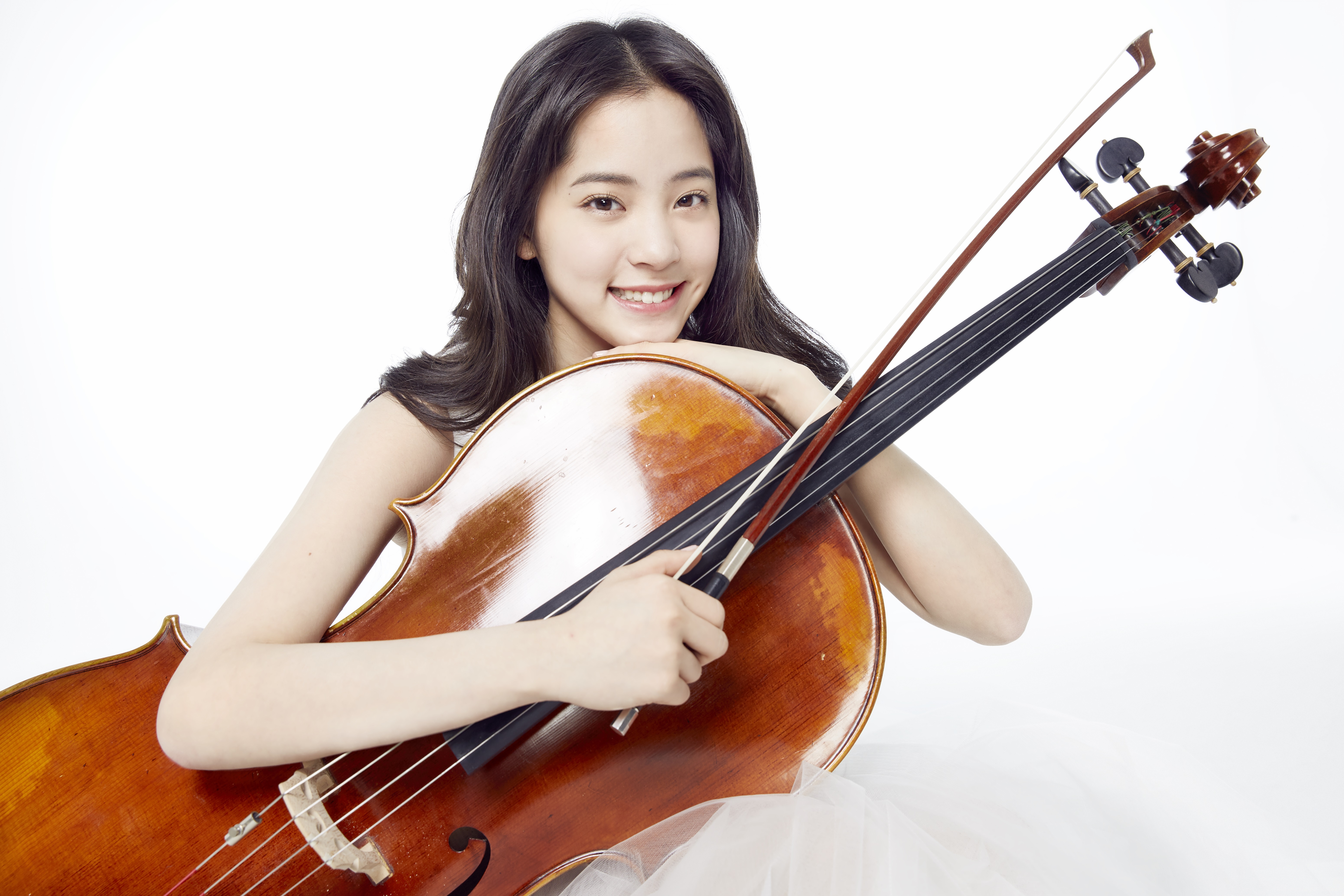 青春正好的歐陽娜娜,剛發行第二張專輯。(環球唱片提供)