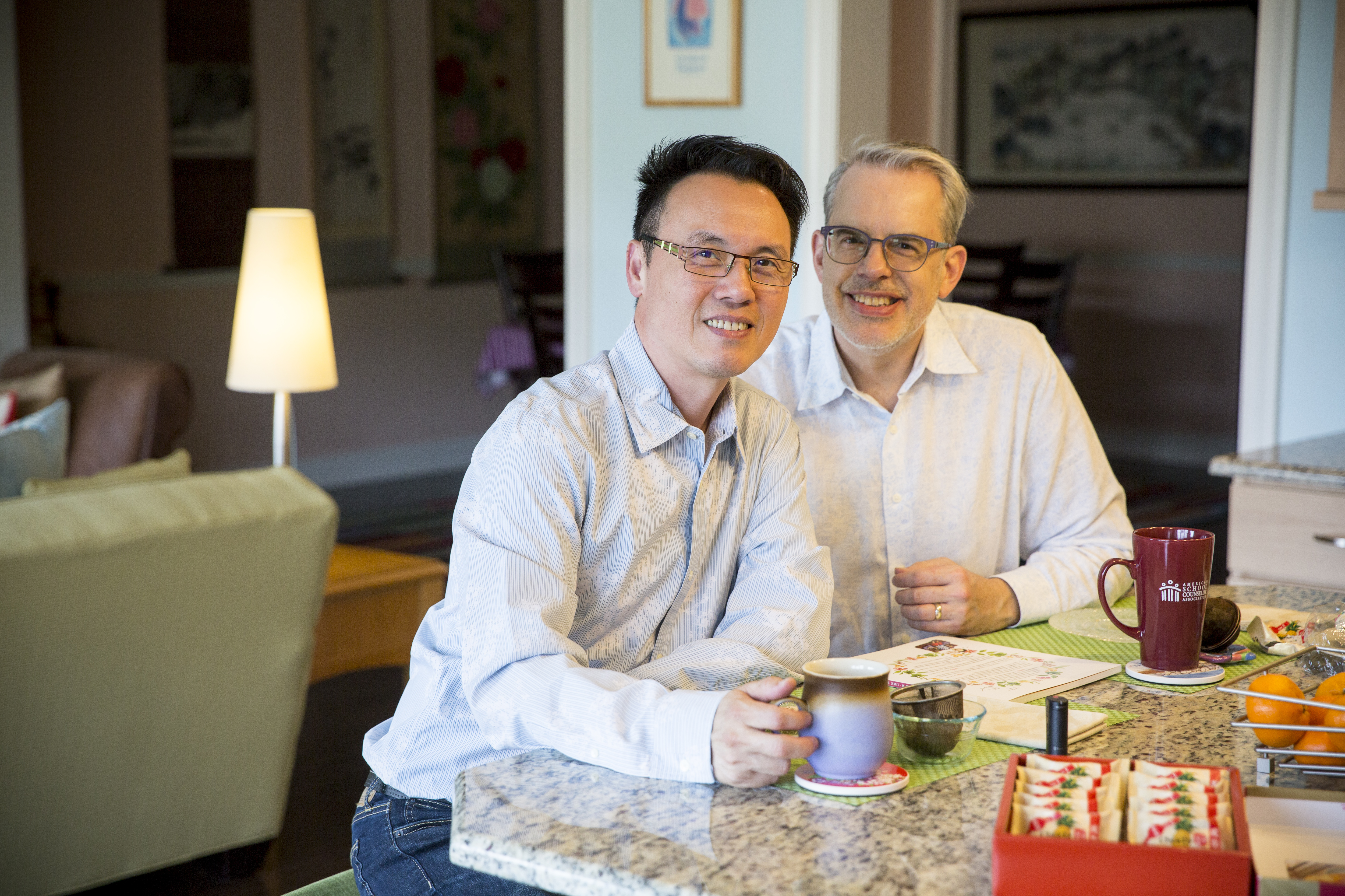 陳子良（左）和思鐸（右）相知相守20餘年，一路走來並不容易，所幸2人性格樂觀，總是懷抱希望。