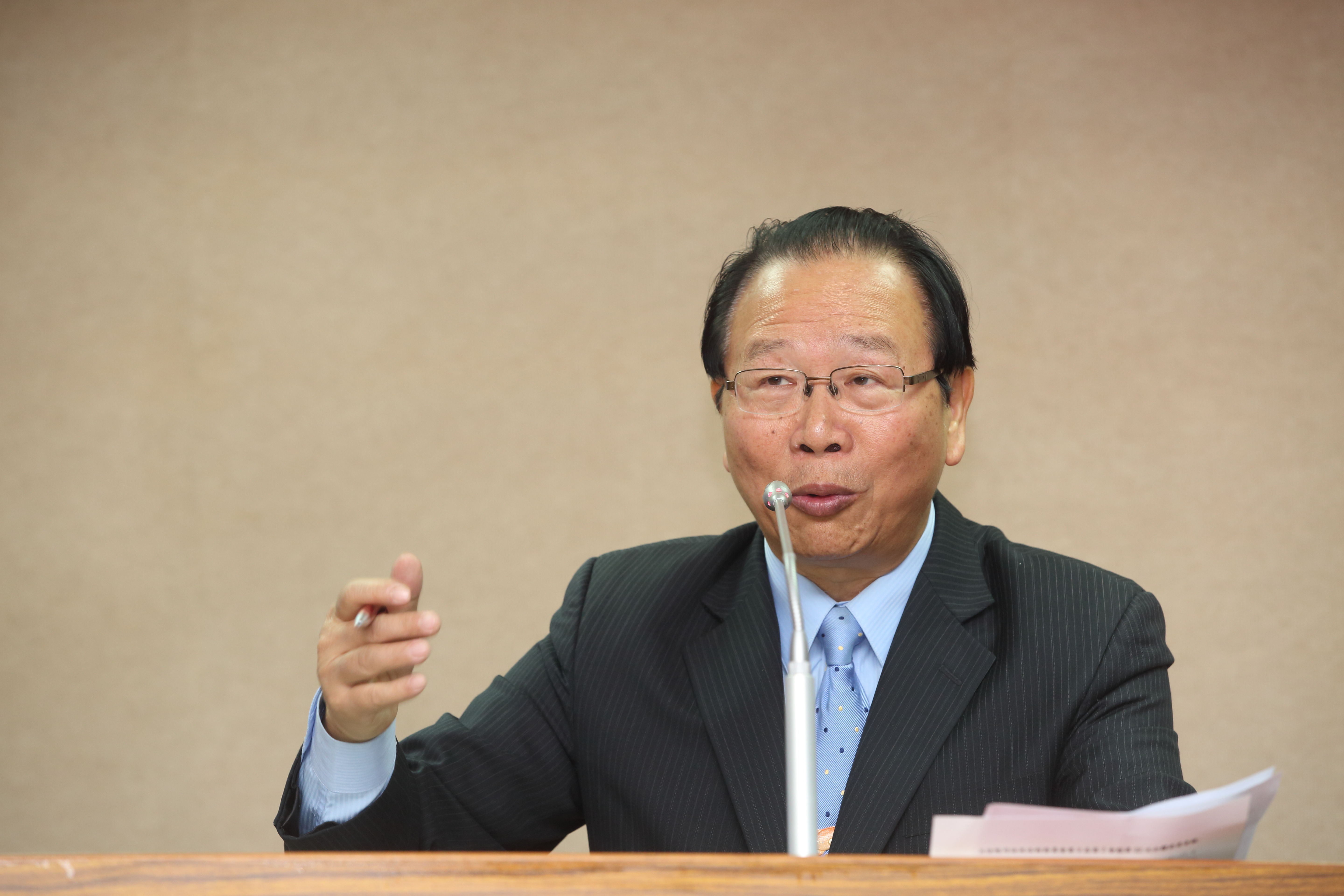 總召林德福說，行政院只提出第一時預算1089億，卻不見整體計畫，究竟前瞻計畫4年4200億能創造多少就業率？