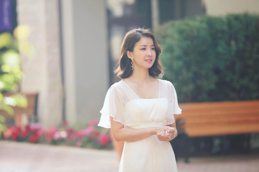 韓女星李詩英在拍完《守望者》後宣布懷孕14週。