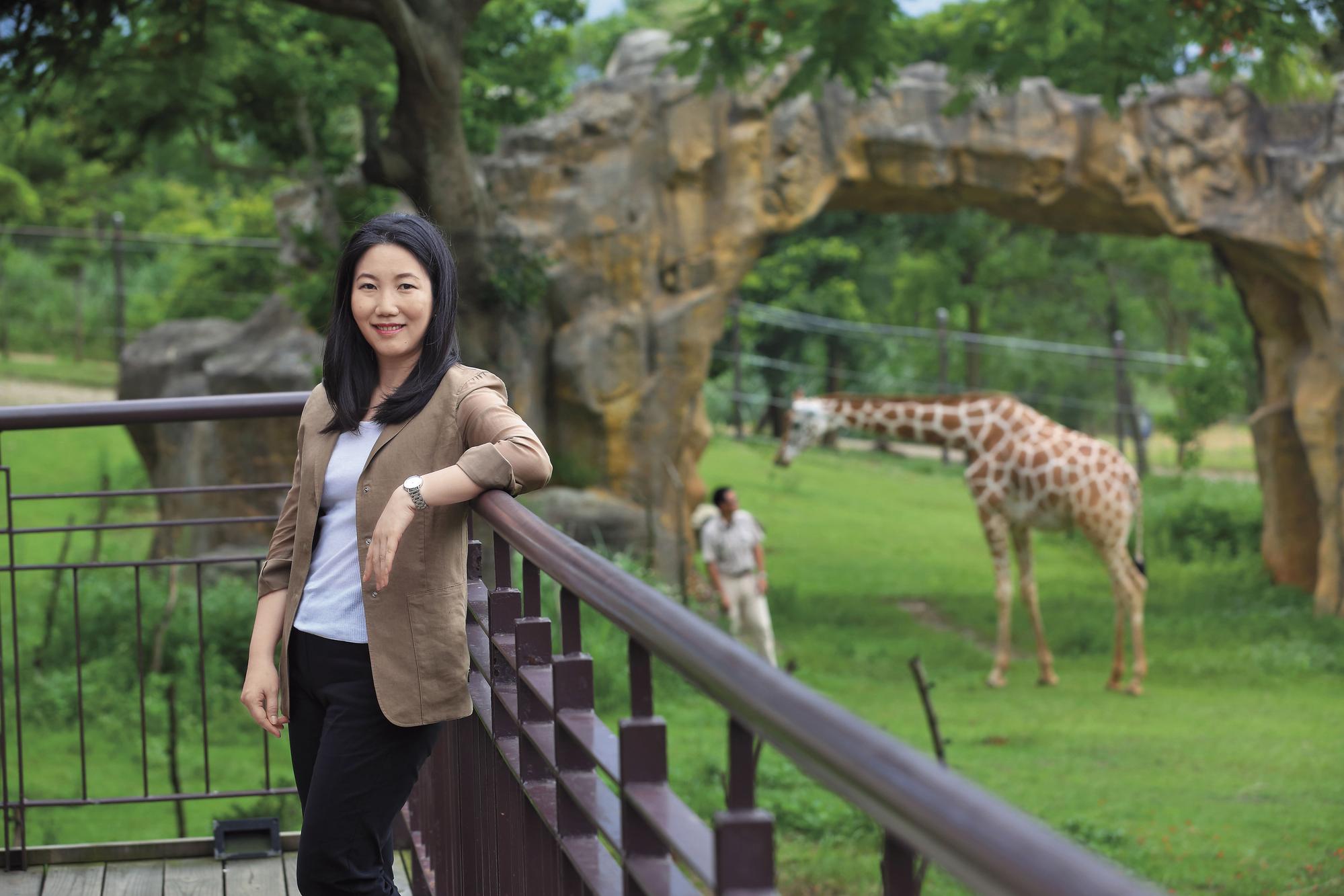 莊豐如將從小陪自己長大的六福村動物園,延伸發展出亞洲第一家生態度假旅館「六福莊」,也帶領六福集團營收走向新高點。